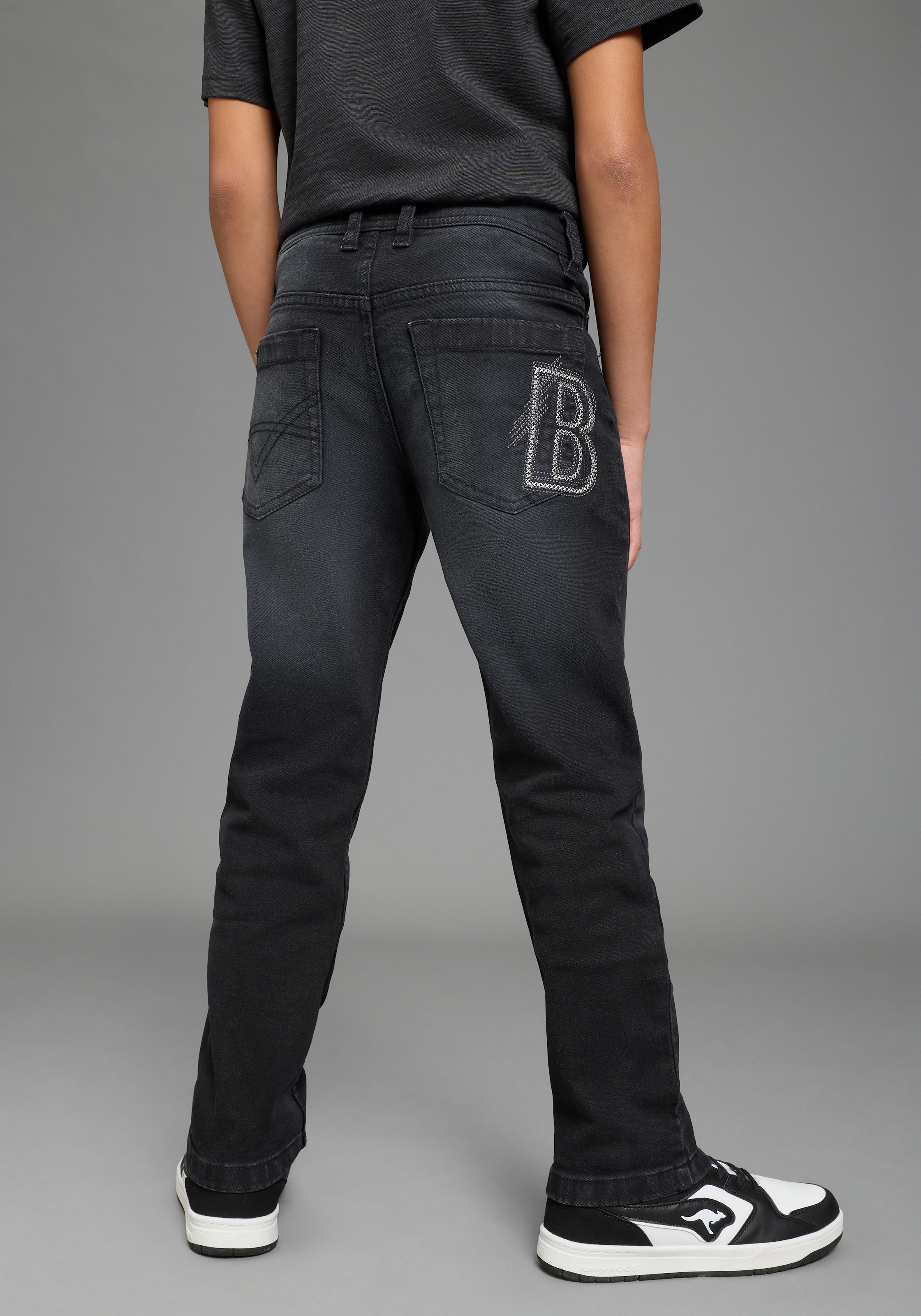 Bruno Banani Jeans droit »Gerade Stretchjeans mit modischer Stickerei auf Po-Tasche, für Jungen« für Jungen, normal hohe Leibhöhe, mit Stickerei