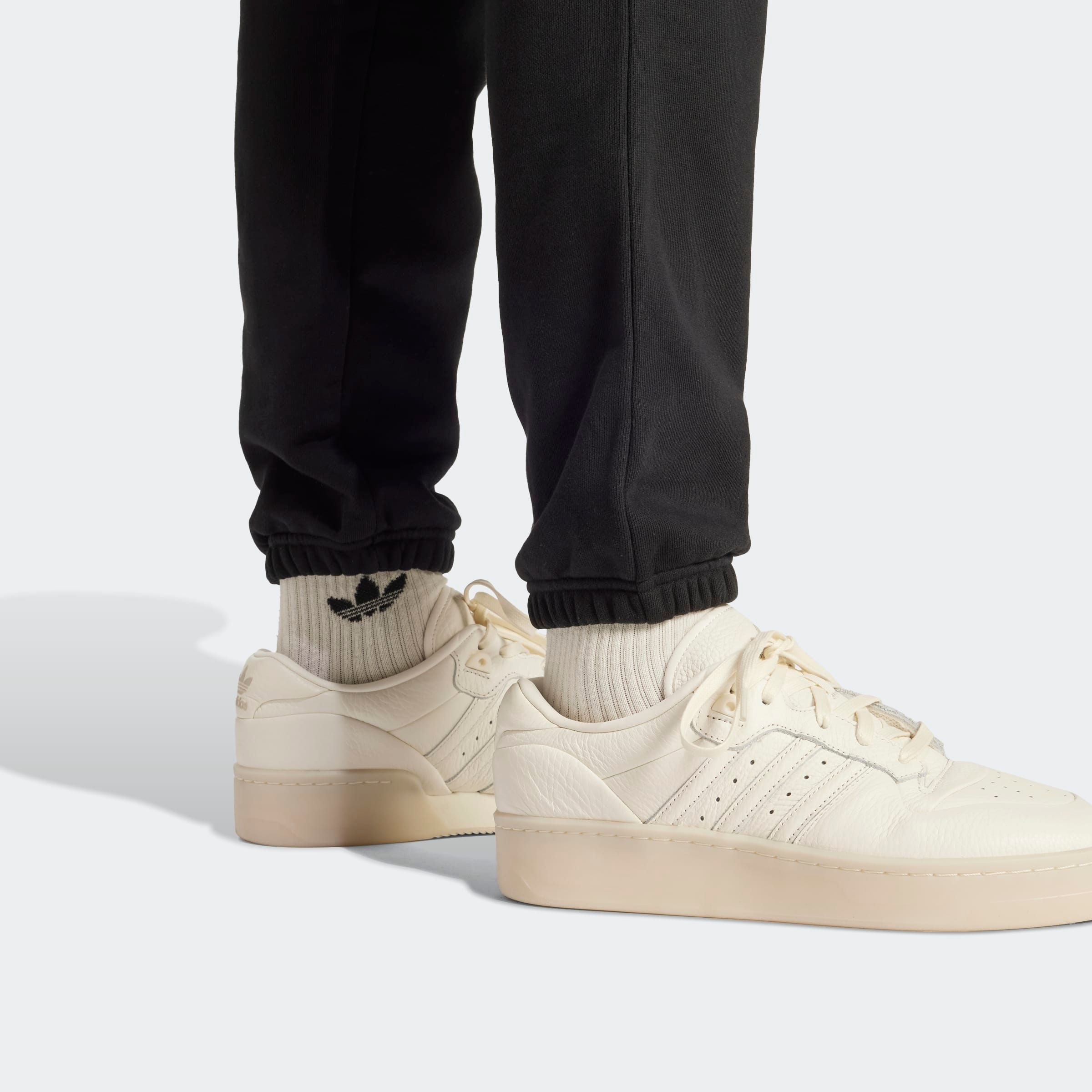 adidas Originals Pantalon de sport »ESS PANTS FT«  pour adultes, avec cordon de serrage, coupe normale, en coton
