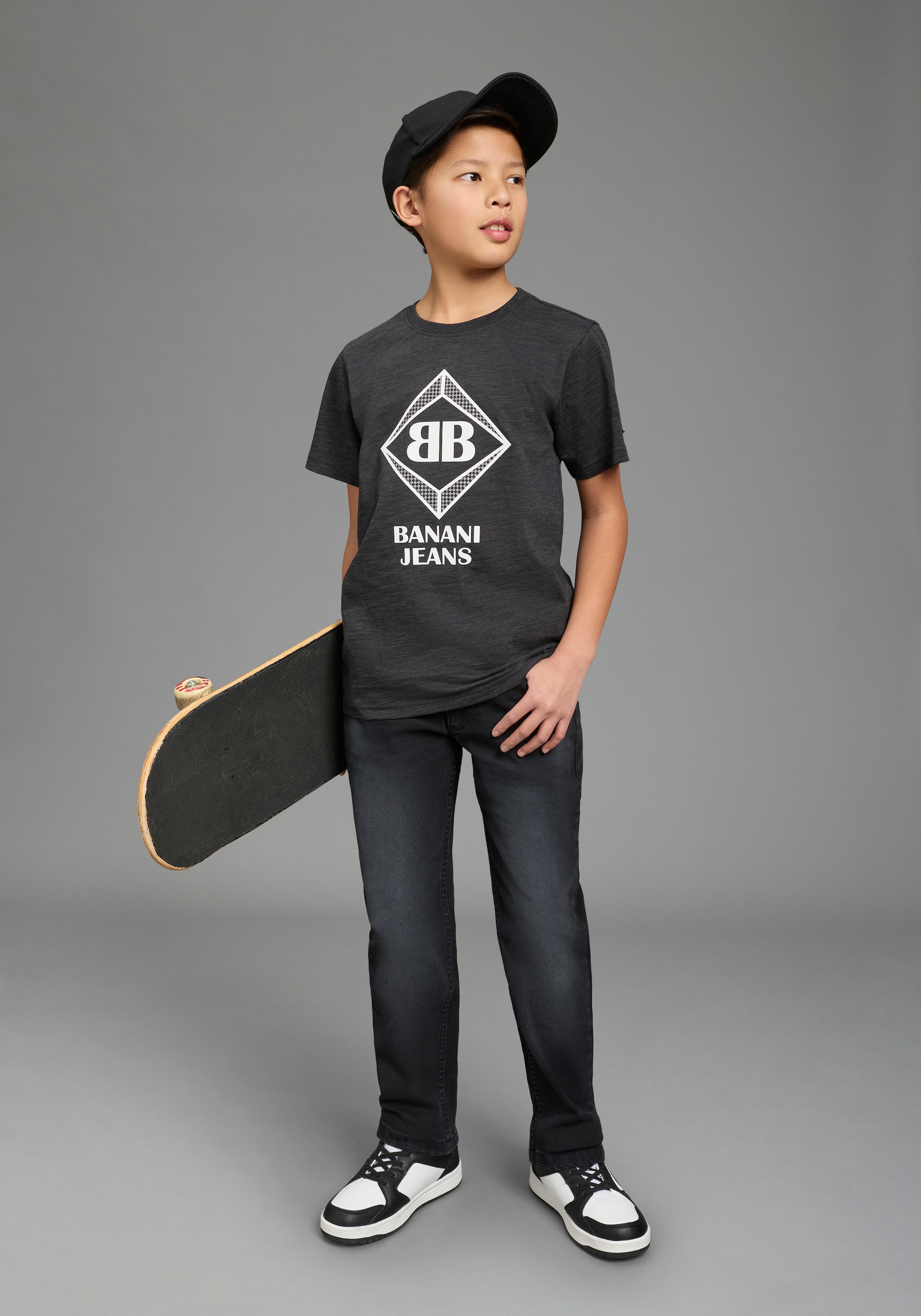 Bruno Banani Jeans droit »Gerade Stretchjeans mit modischer Stickerei auf Po-Tasche, für Jungen« für Jungen, normal hohe Leibhöhe, mit Stickerei