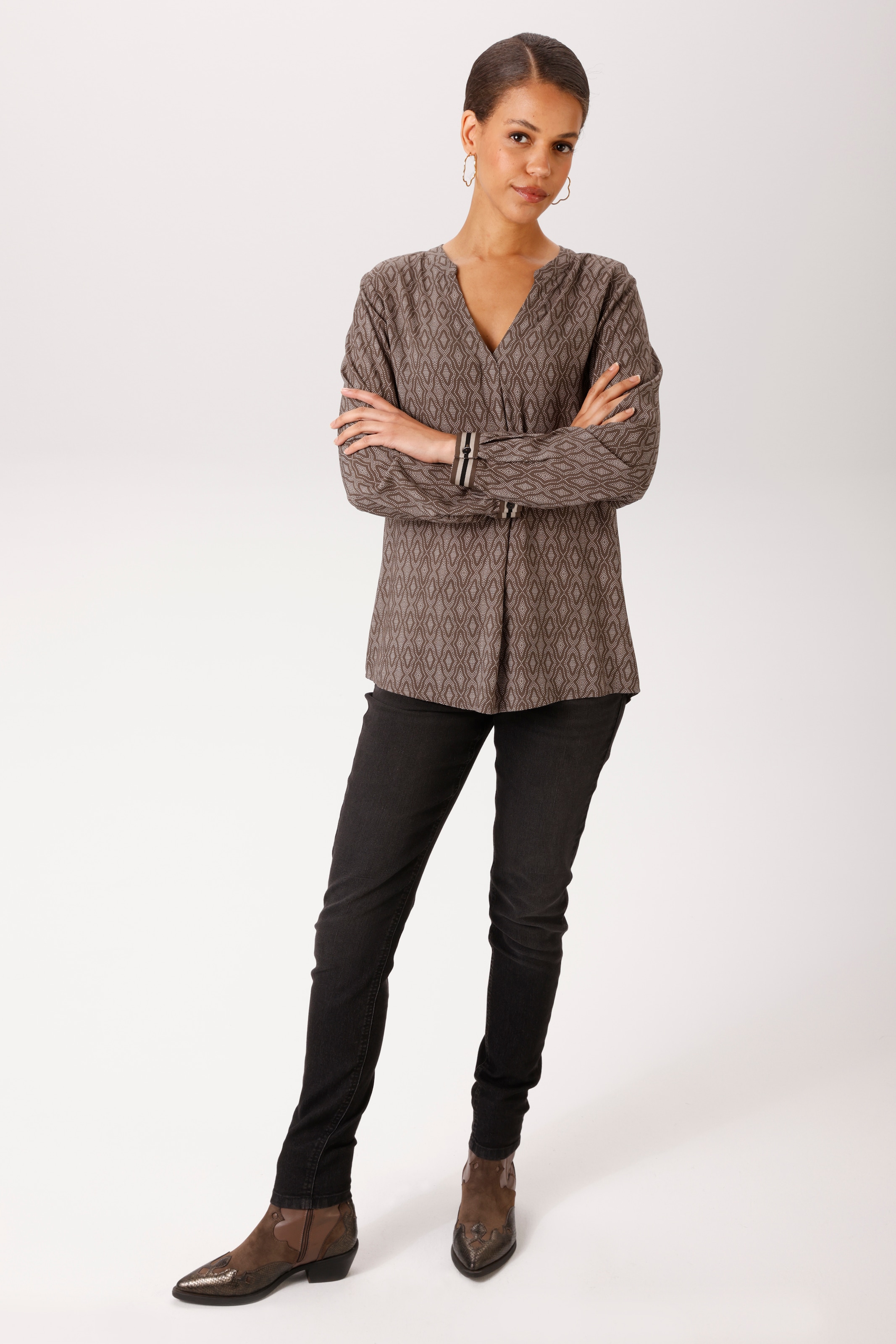 Aniston CASUAL Schlupfbluse mit fantasievollem, grafischen Druck - NEUE KOLLEKTION