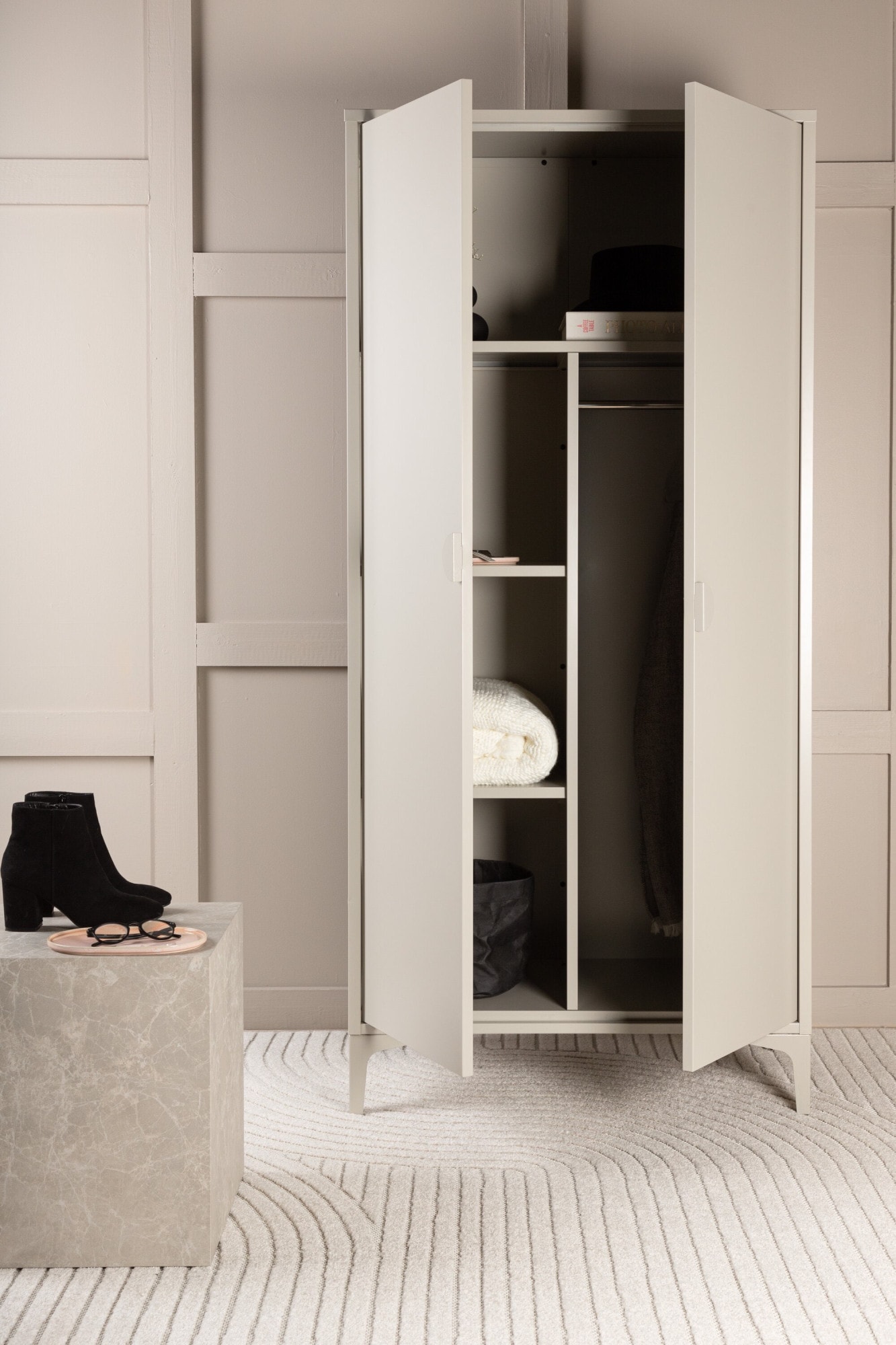 Venture Home Armoire vestiaire »Piring, Stauraumschrank aus Stahl, 2 Türen, Höhe 183 cm« Armoire à vêtements, revêtement en poudre, tringle, étagères, moderne