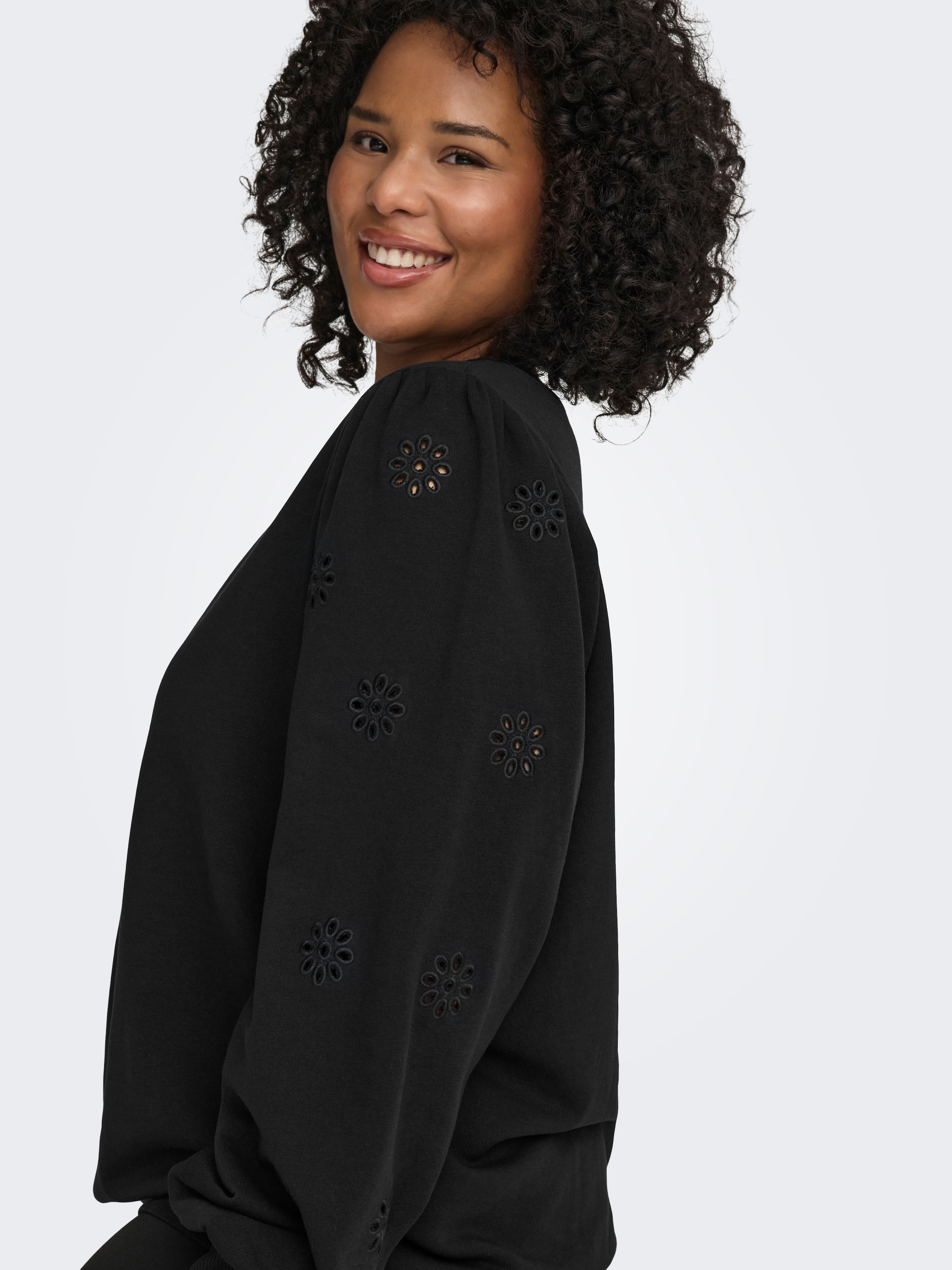 ONLY CARMAKOMA Sweat-shirt »CARFEMME L/S PUFF EMBROIDERY UB SWT NOOS«, mélange coton, coupe régulière
