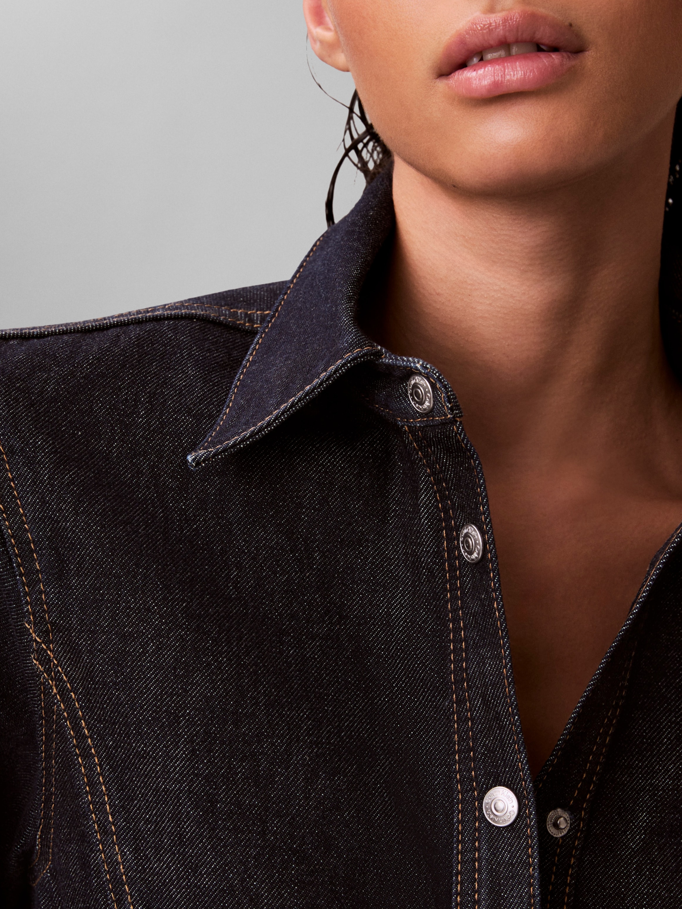 Calvin Klein Jeans Robe en jean Regular fit mit Rundhalsausschnitt