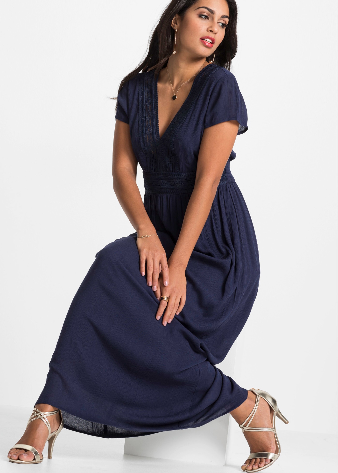 bonprix Maxi robe Style élégant, avec dentelle crochetée, en viscose, coupe ample