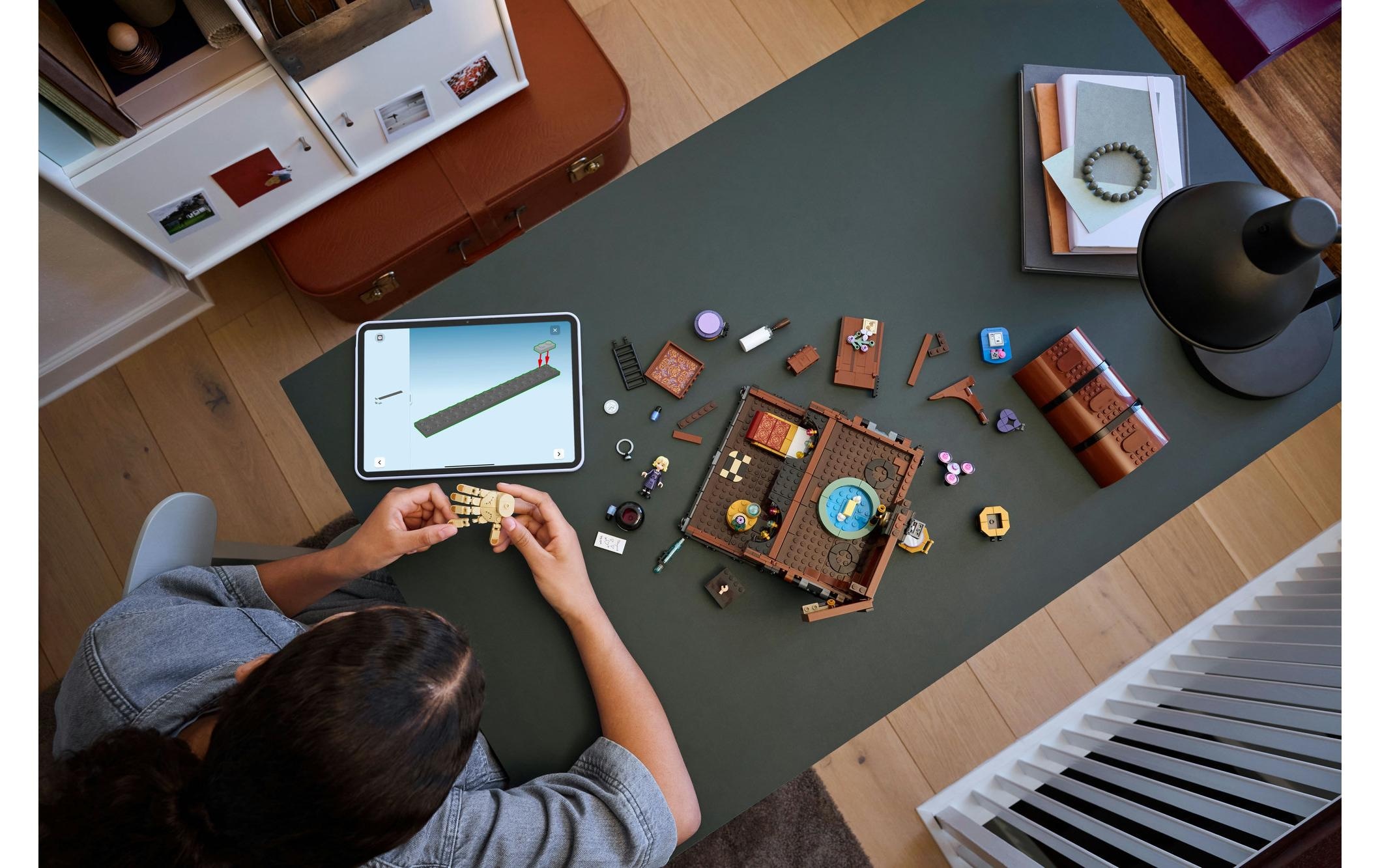 LEGO® Konstruktionsspielsteine »Die Wohnung des Eiskalten Händchens 76785«