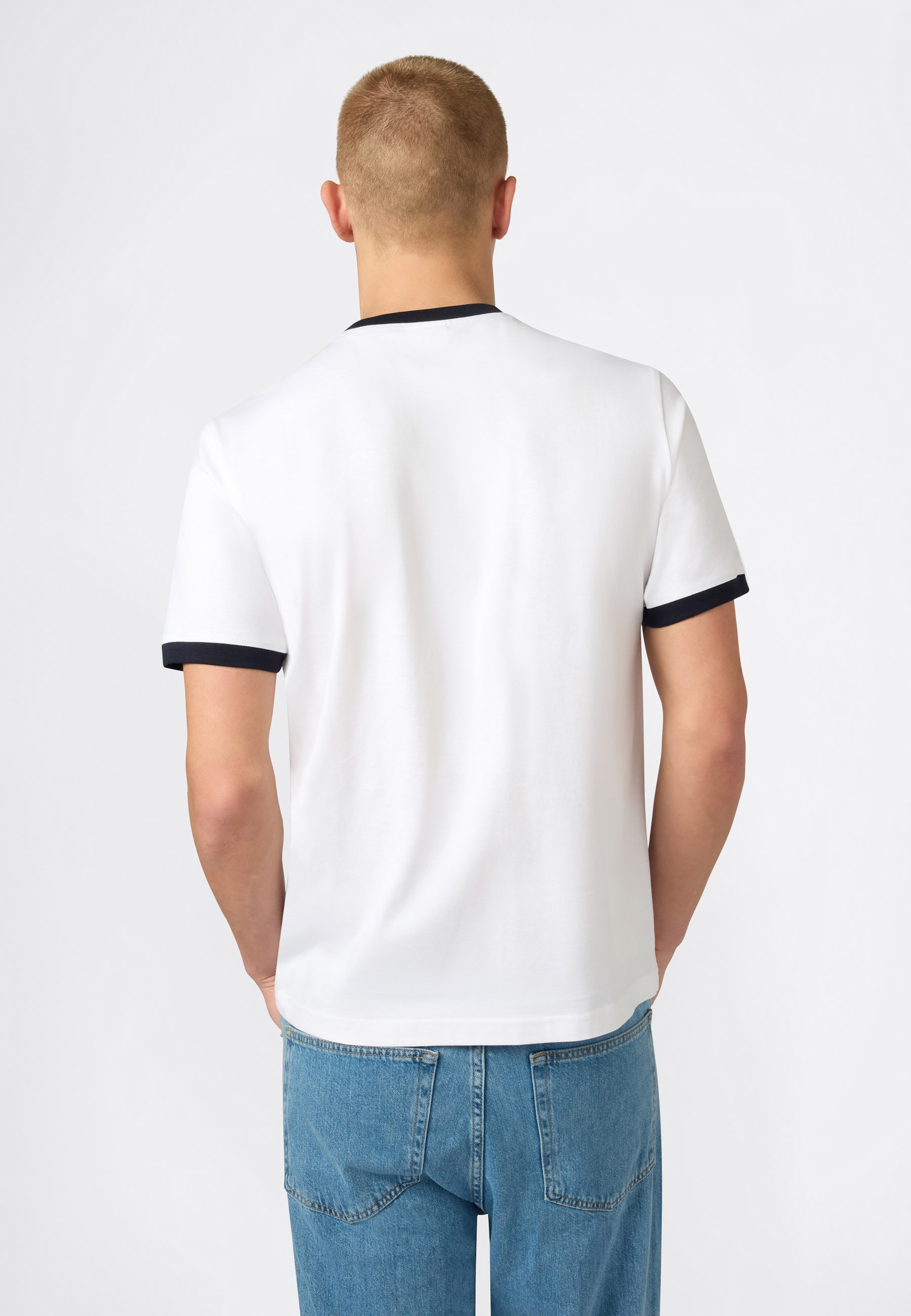Champion T-Shirt »SPORTSWEAR T-SHIRT Standard Fit« Kurzarmdesign, leichtes Oberteil, aus Baumwolle