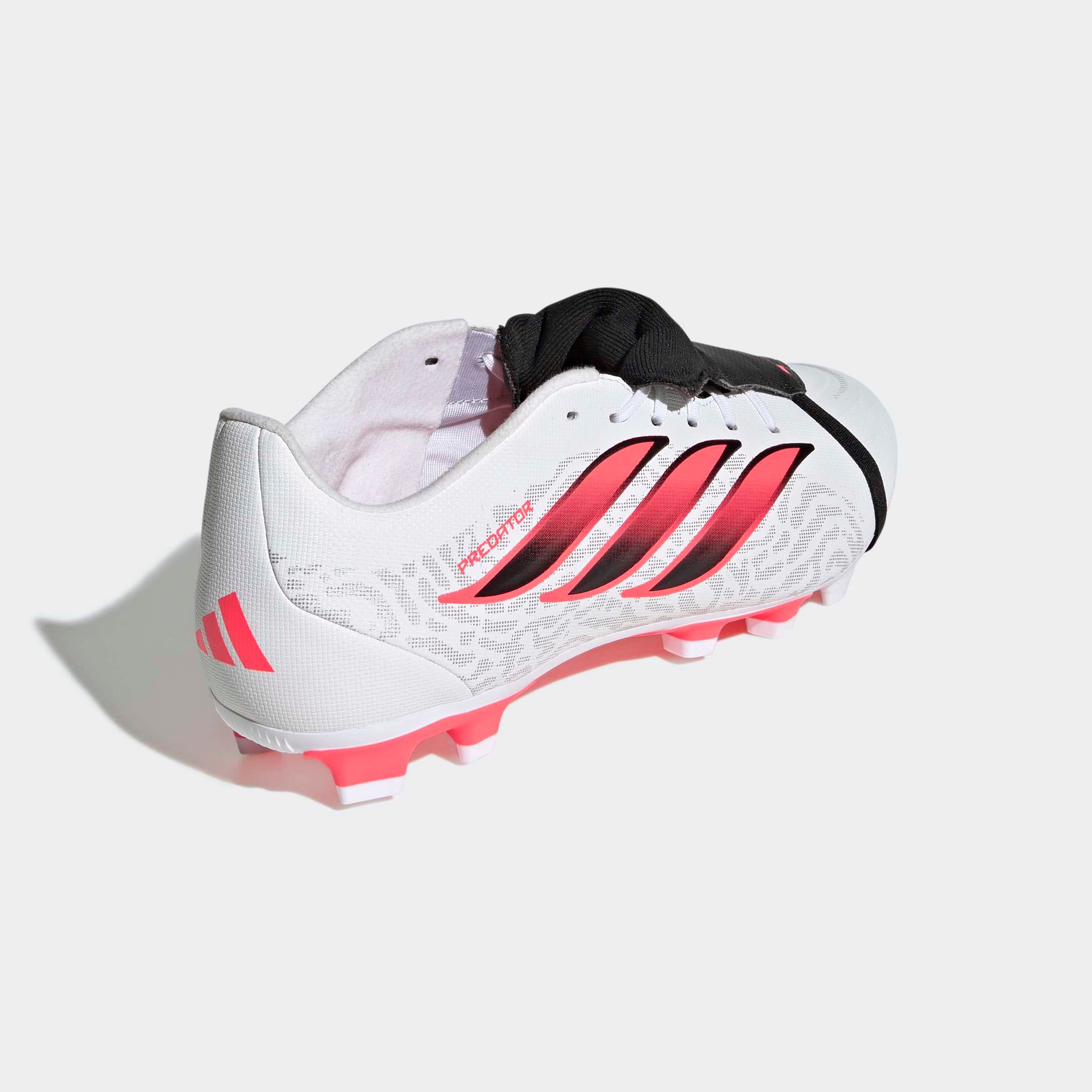 adidas Performance Fussballschuh »PREDATOR CLUB , UMSCHLAGBARE ZUNGE, FESTE / GEMISCHTE BÖDEN«  für viele verschiedene Böden geeignet