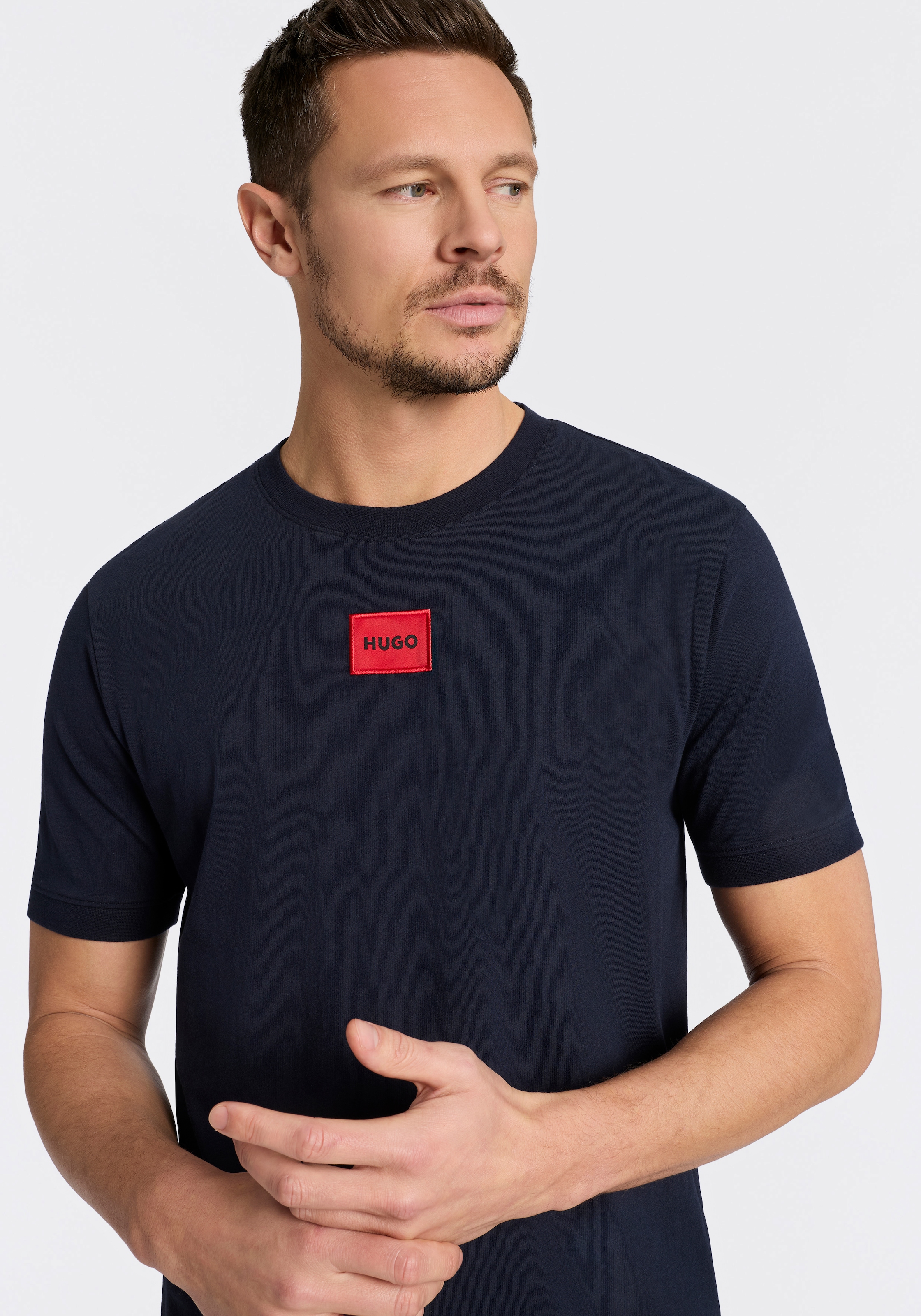 HUGO T-shirt »Diragolino« Rundhalsausschnitt, Regular Fit, Logo-Label