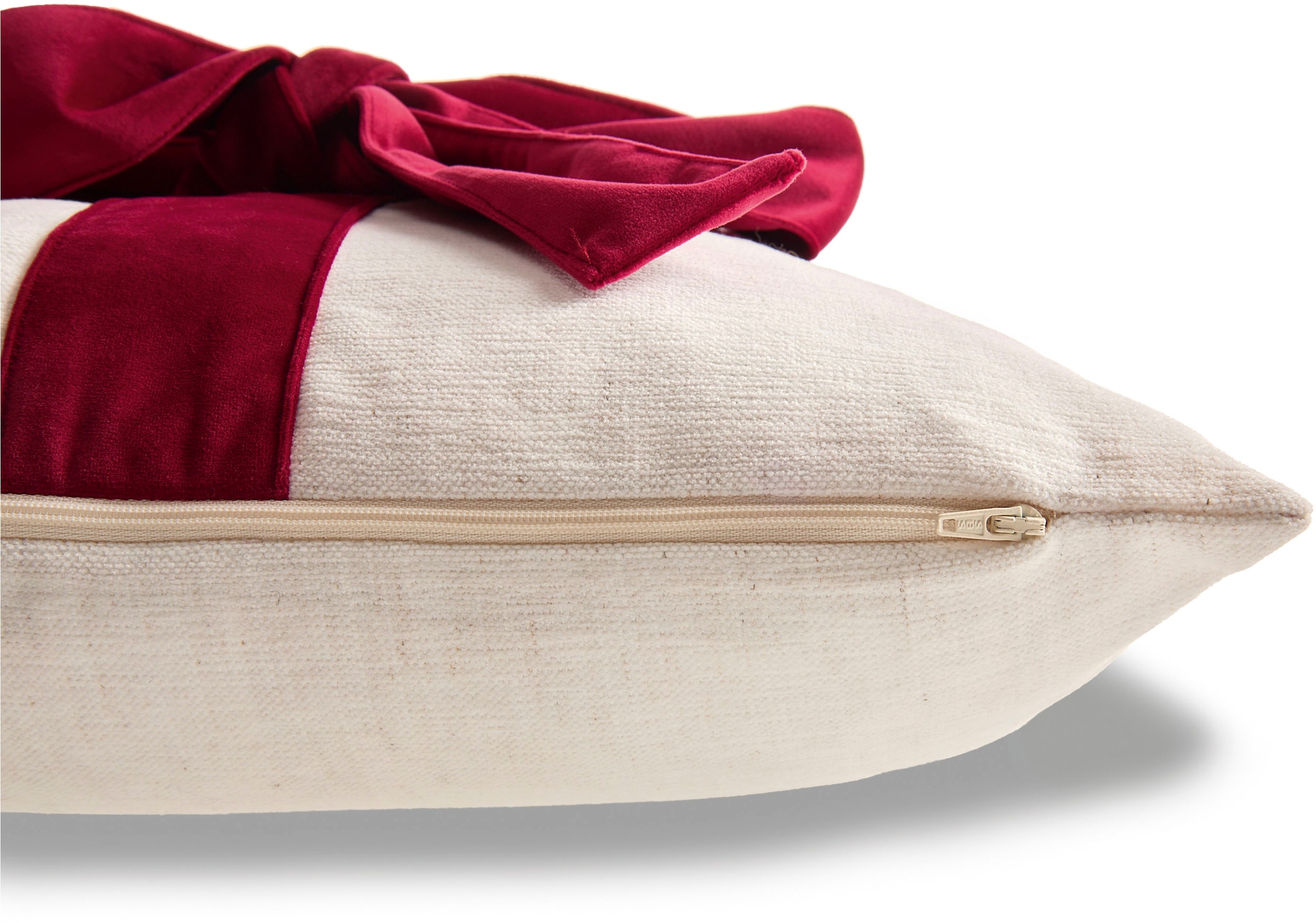 TOM TAILOR HOME Dekokissen »Present« mit aufgesetzter Geschenkschleife