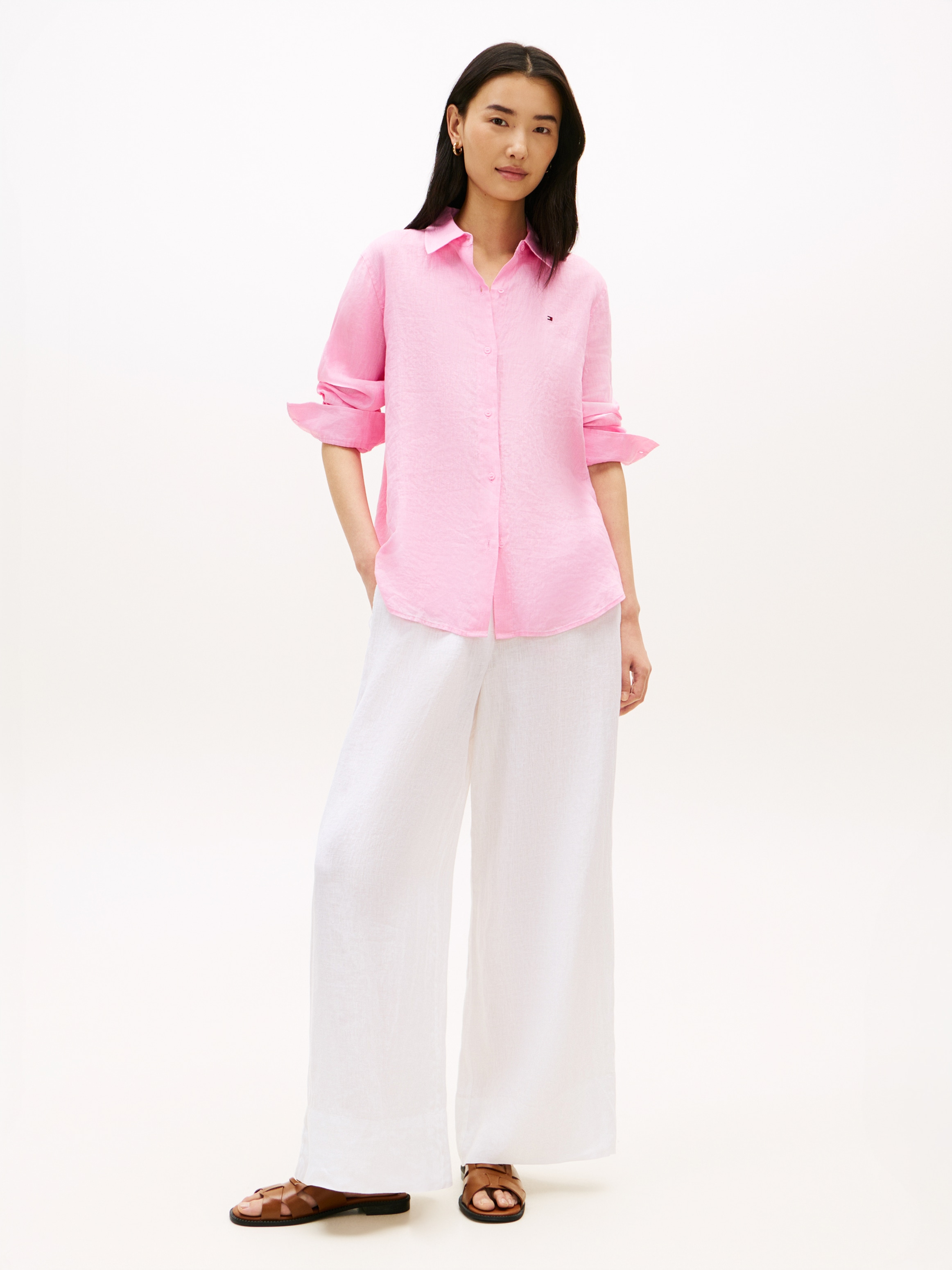 Tommy Hilfiger Hemdbluse »ESS LINEN RELAXED SHIRT« mit Logostickerei ,kühlendes Premium Leinen
