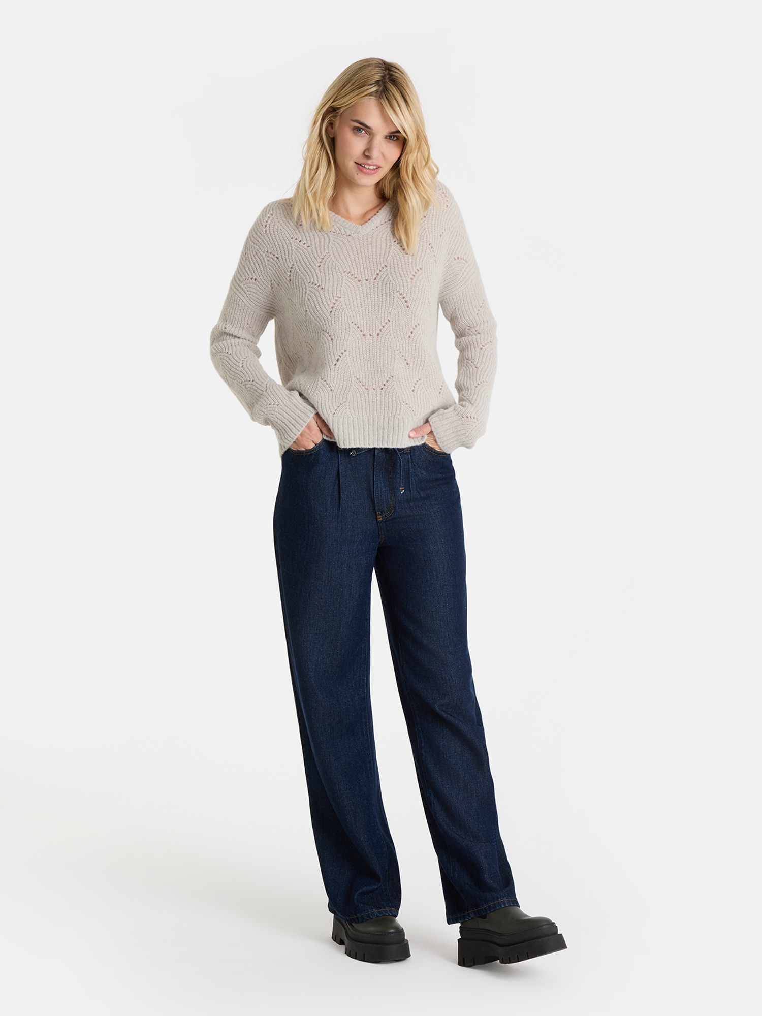 Lieblingsstück Strickpullover »SölveL« mit dezentem Lochmuster, V-Neck