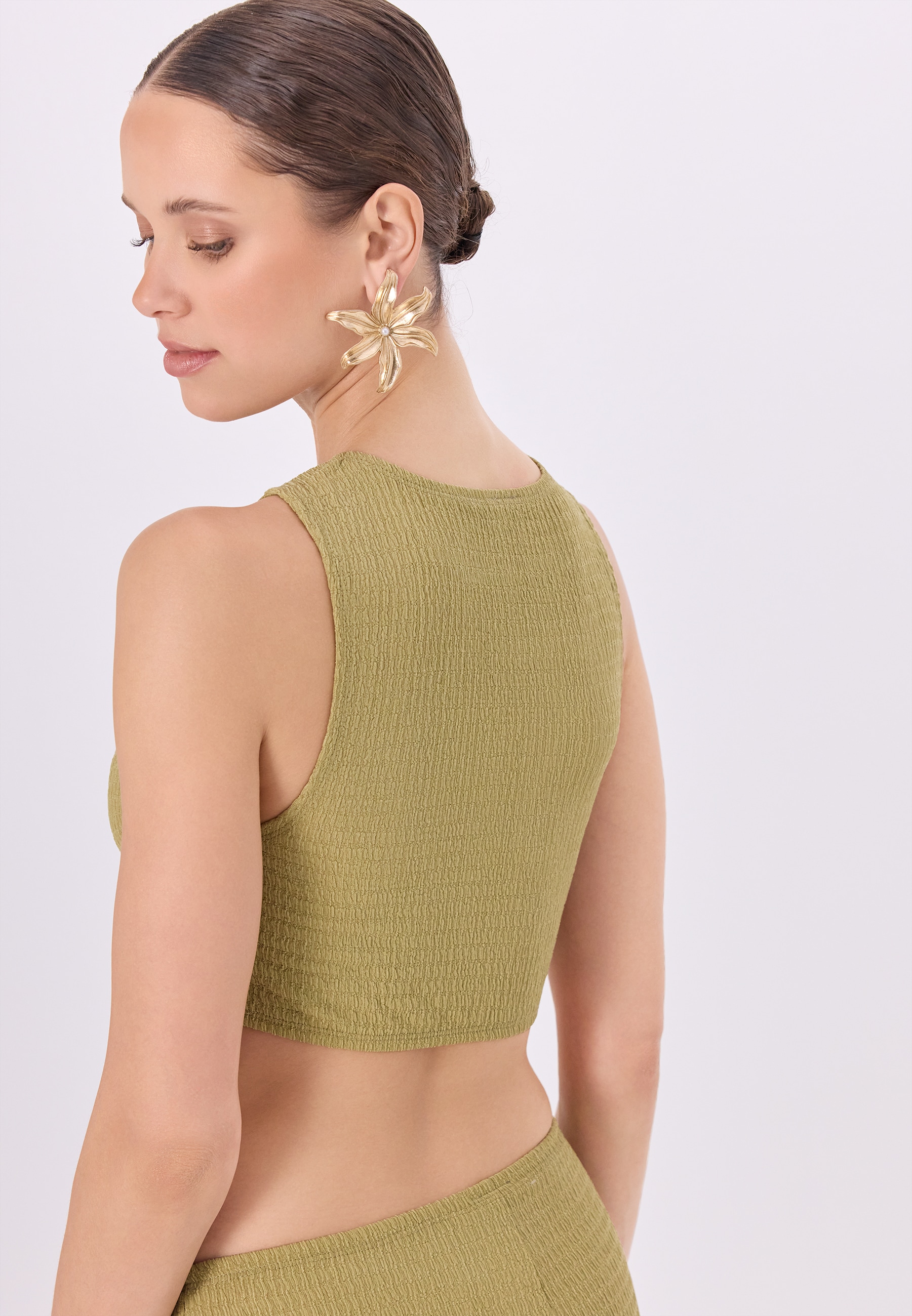 LSCN by LASCANA Crop-Top en tissu froissé doux avec accessoire décoratif