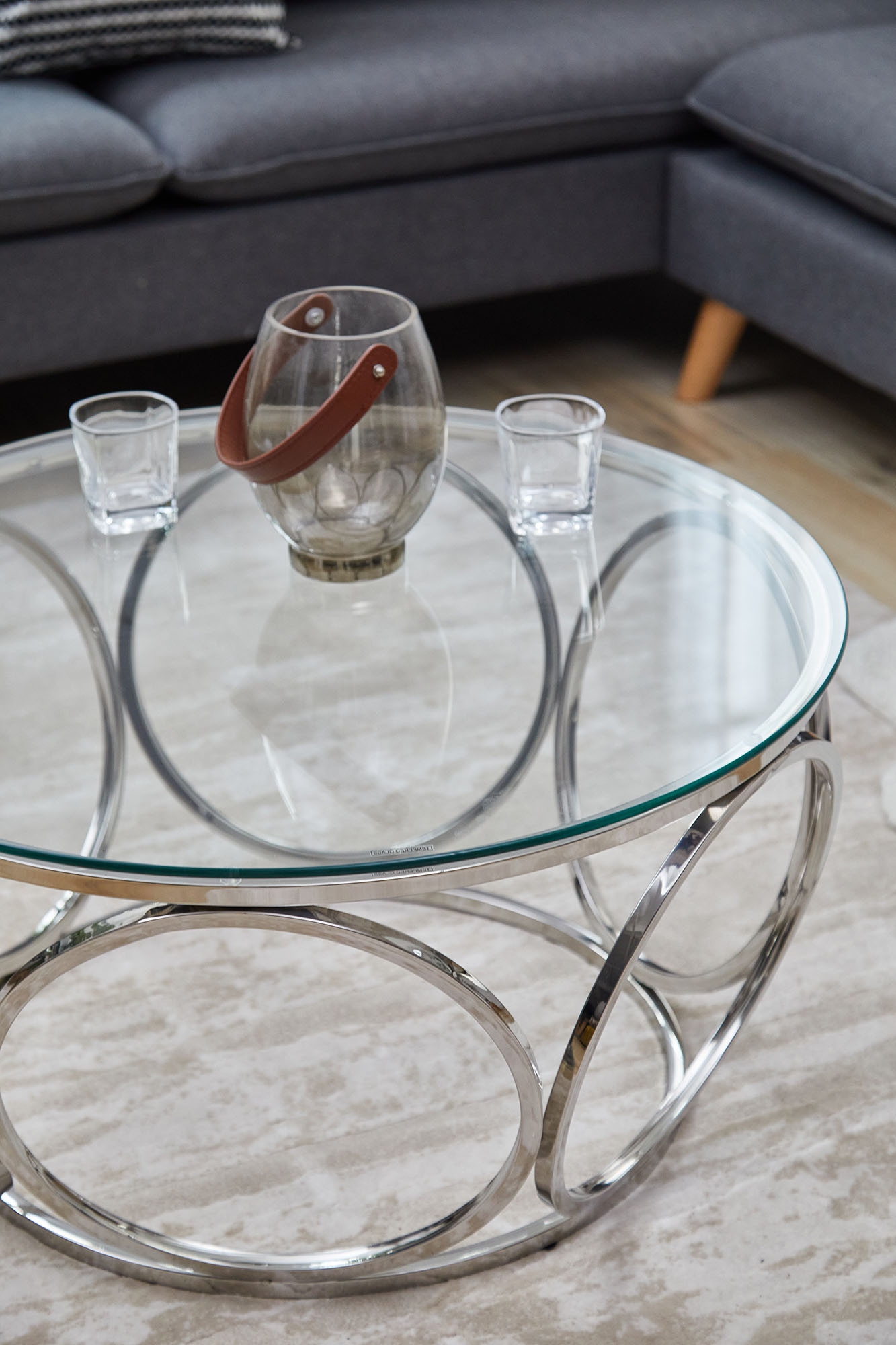 SalesFever Table basse »Couchtisch im eleganten Stil« mit Design-Gestell aus Stainless Steel