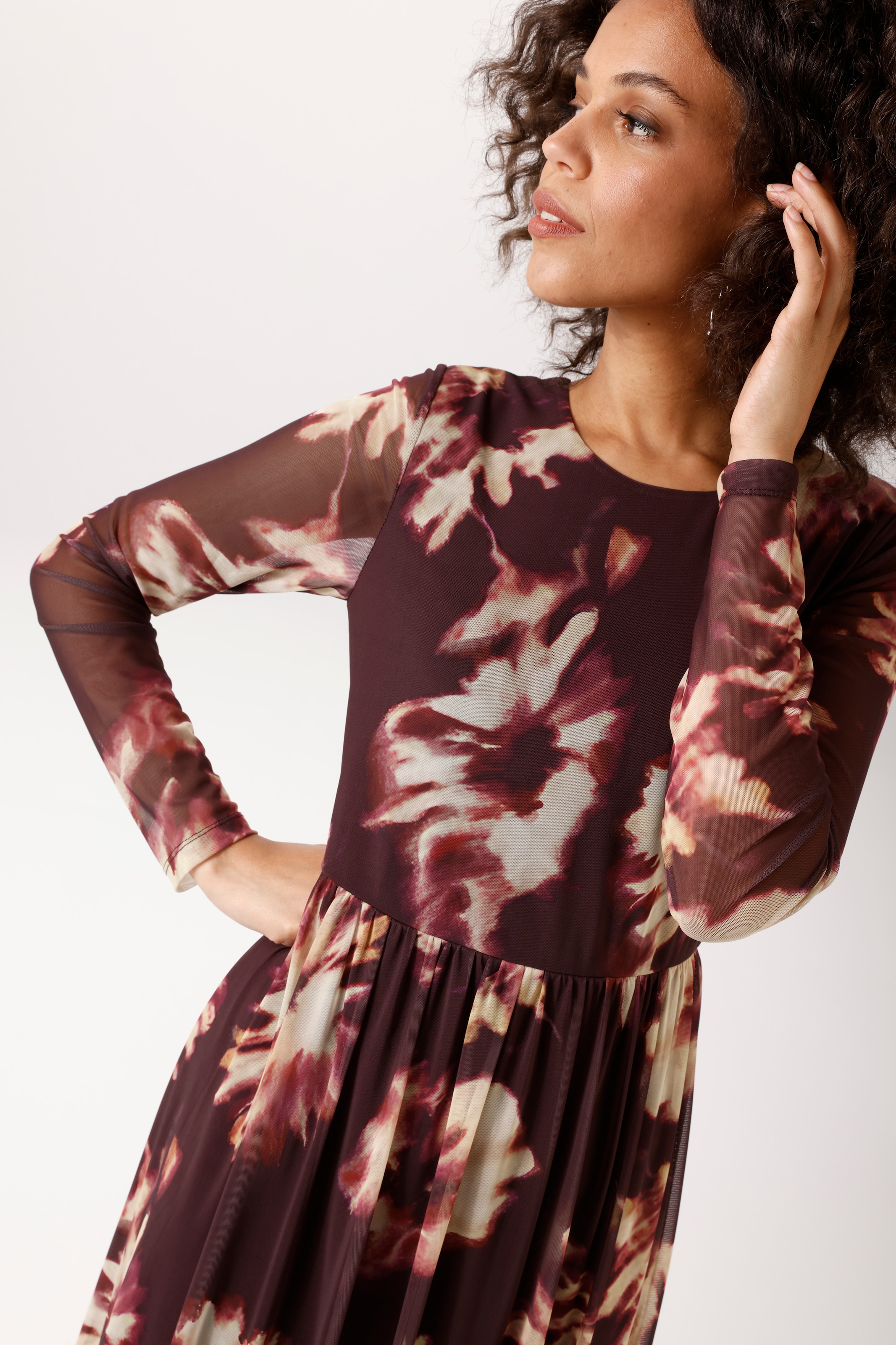 Aniston CASUAL Robe midi imprimé de fleurs batik graphiques - NOUVELLE COLLECTION