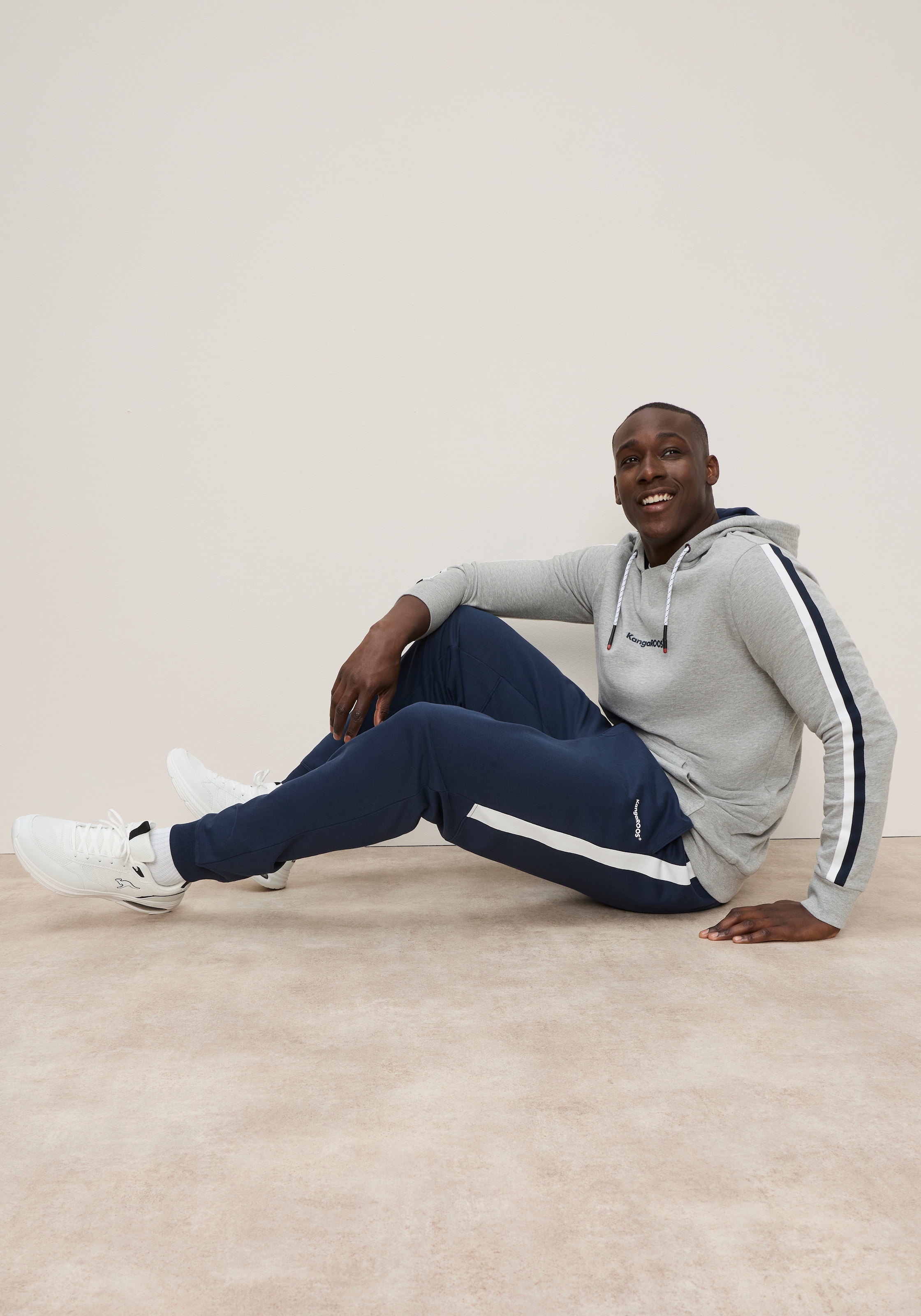 KangaROOS Jogging avec capuche, en coton et polyester