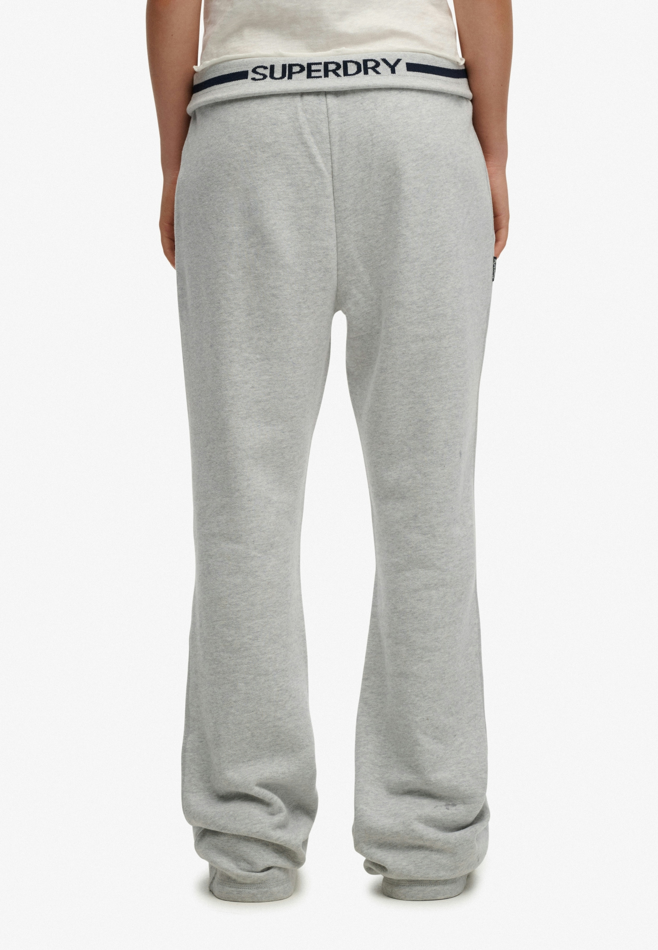 Superdry Sweathose »ESSENTIAL LOGO LR FLARE JOGGER«  Slim Fit, aus Baumwollmischung mit Jersey