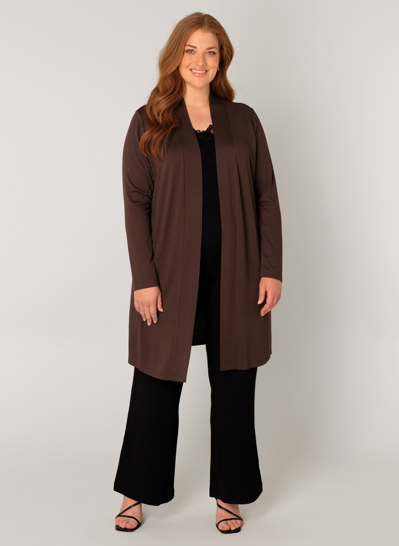 Base Level Curvy Longstrickjacke »Ayla Long« Figurumspielende, weiche Strickqualität