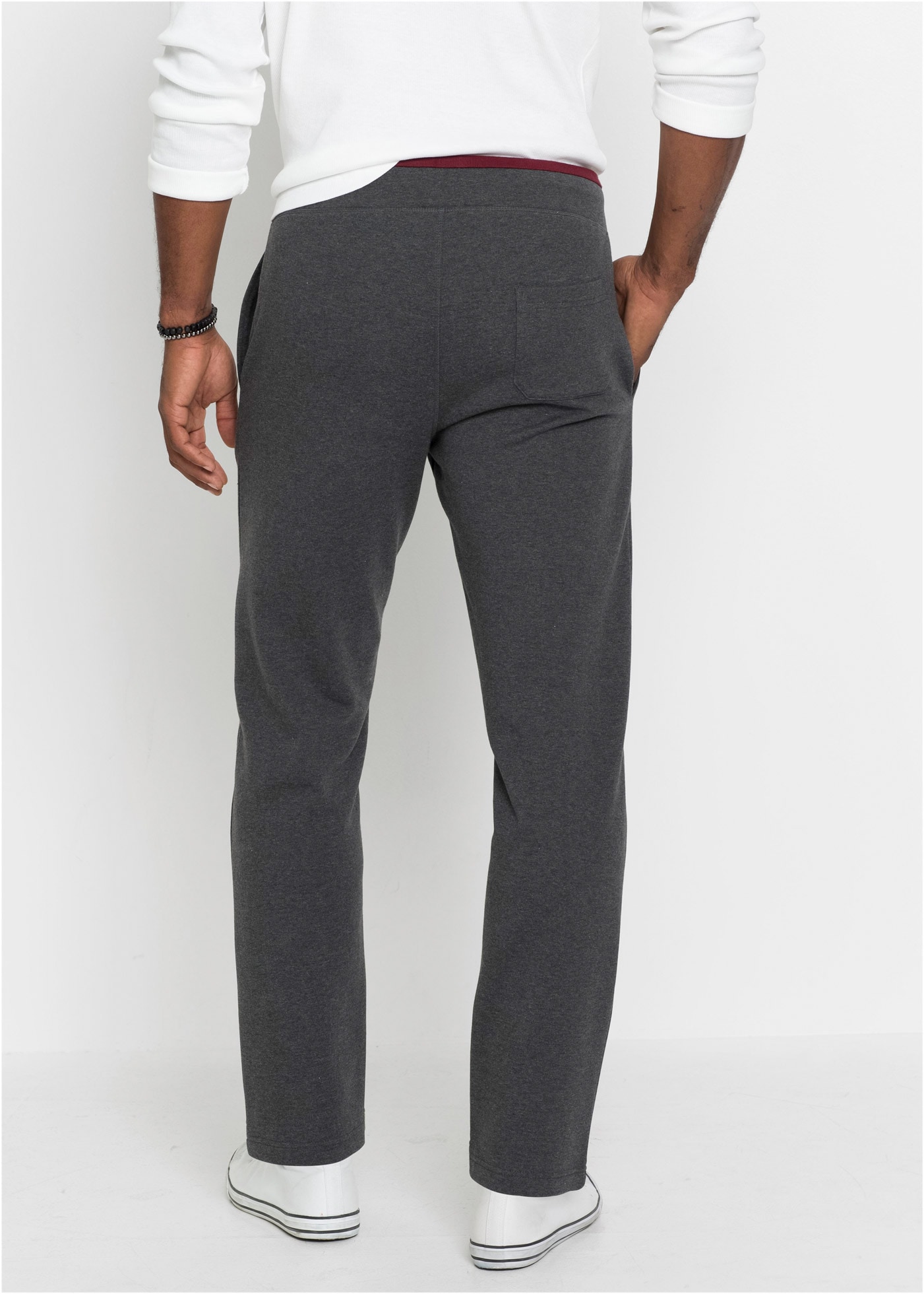 bonprix Pantalon de jogging  avec taille élastique, avec cordon de serrage, regular fit, avec poche arrière