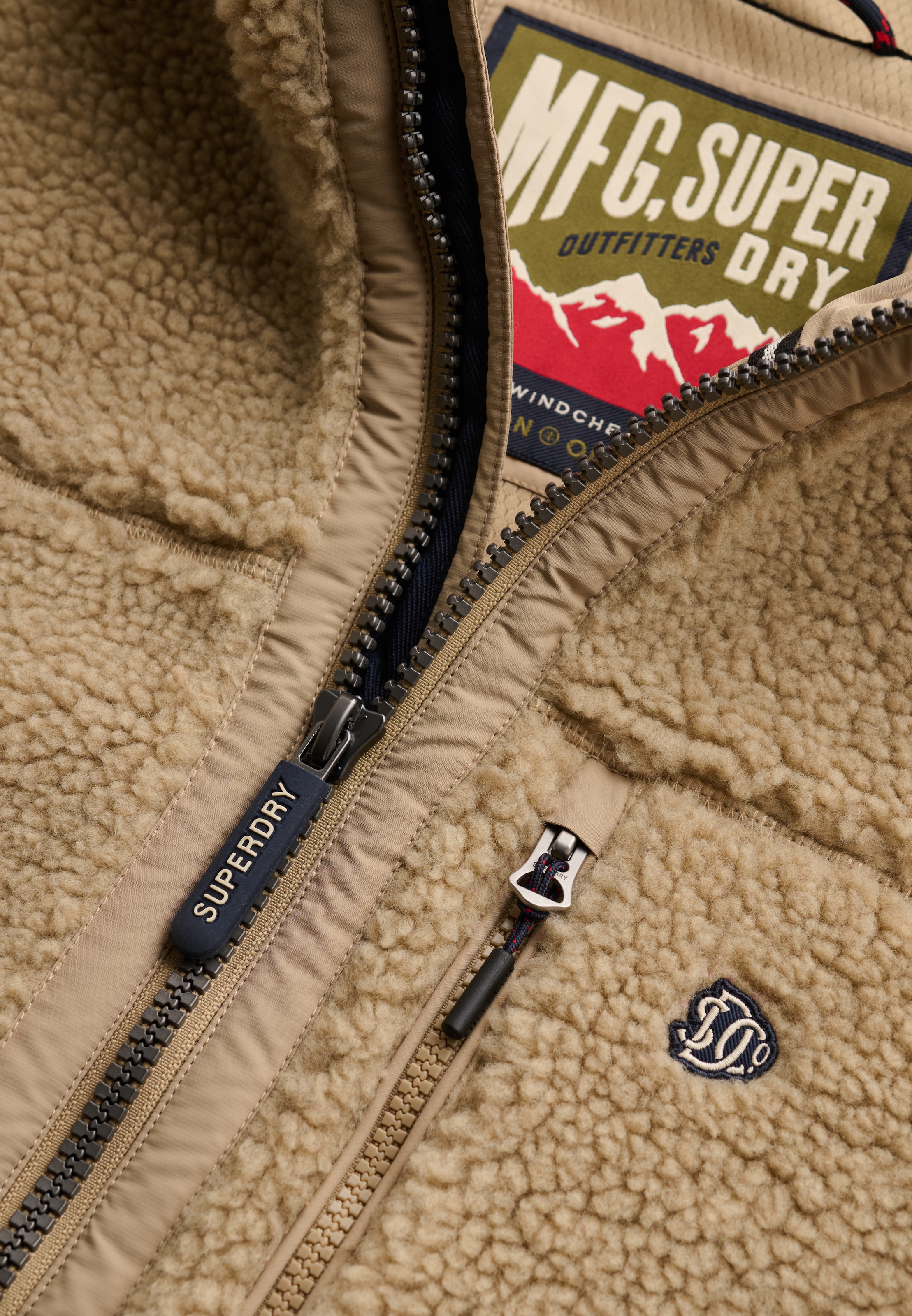 Superdry Outdoorjacke »HOOD OUTDOOR BORG QUILT HYBRID« mit Kapuze Kunstfaser, relaxed fit