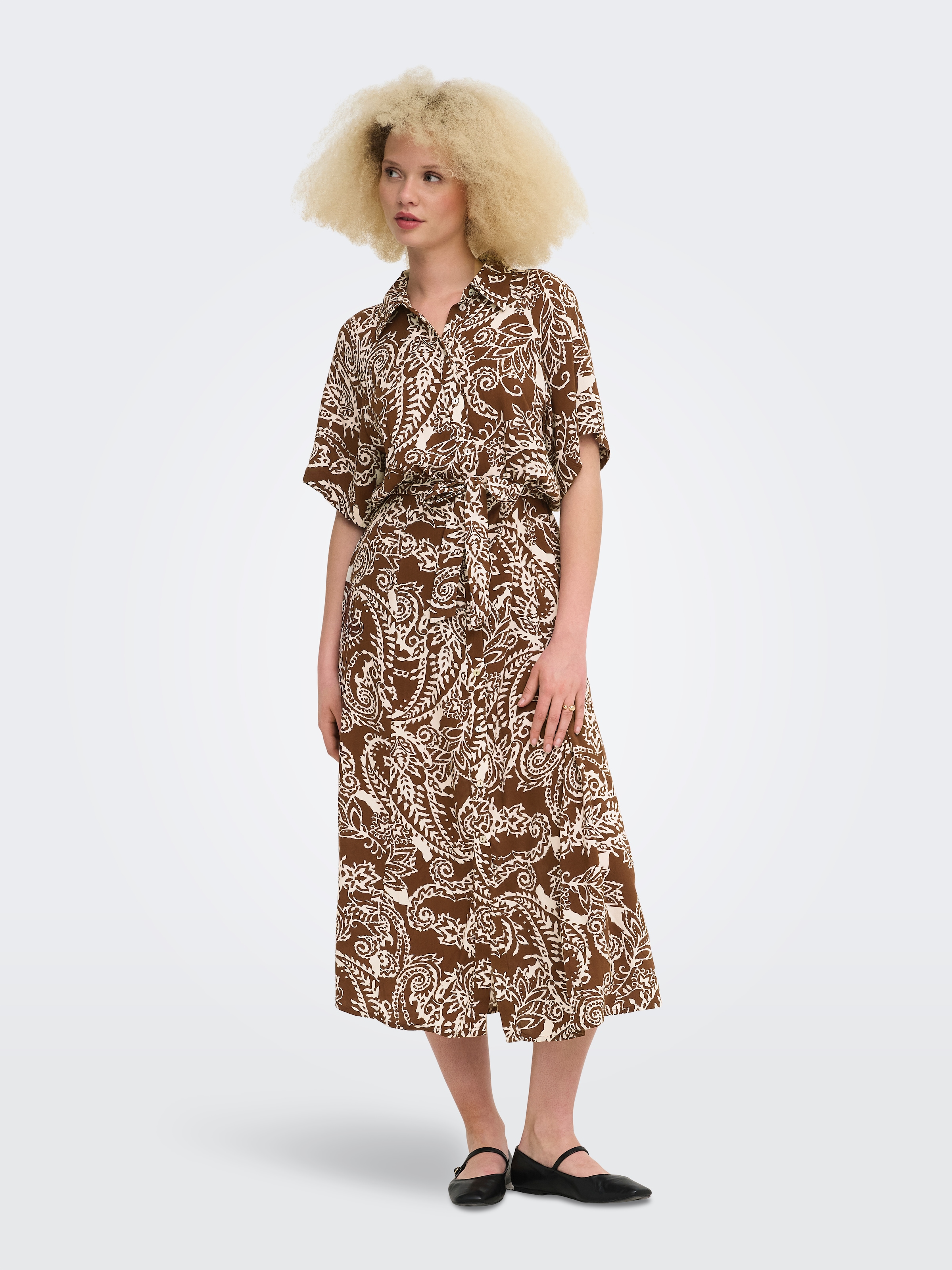 ONLY Robe imprimée »ONLSAFA S/S LONG BELT DRESS WVN EX« viscose, coupe regular