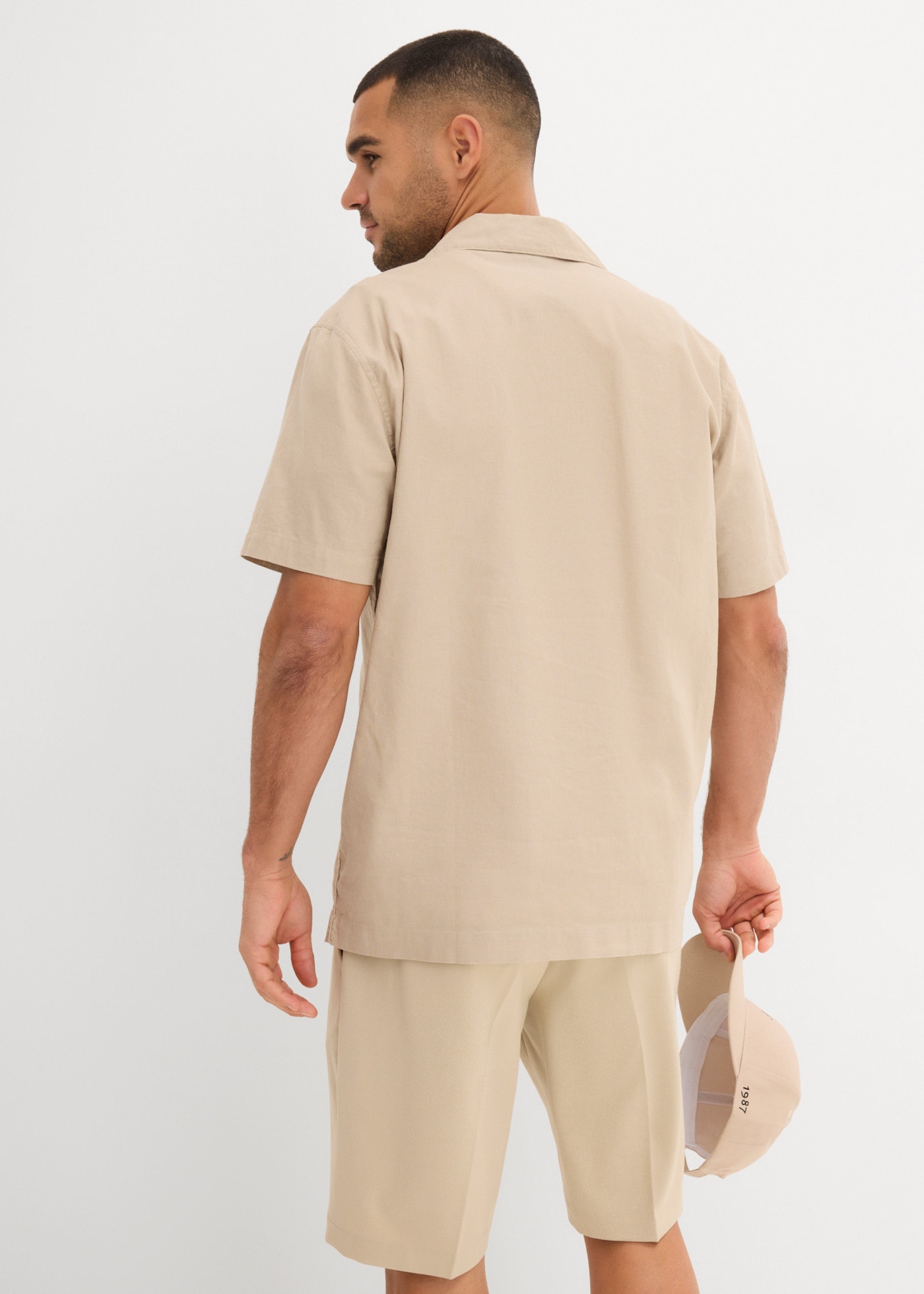 bonprix Chemise à manches courtes coupe loose décontractée, col revers, en mélange de lin, manches courtes