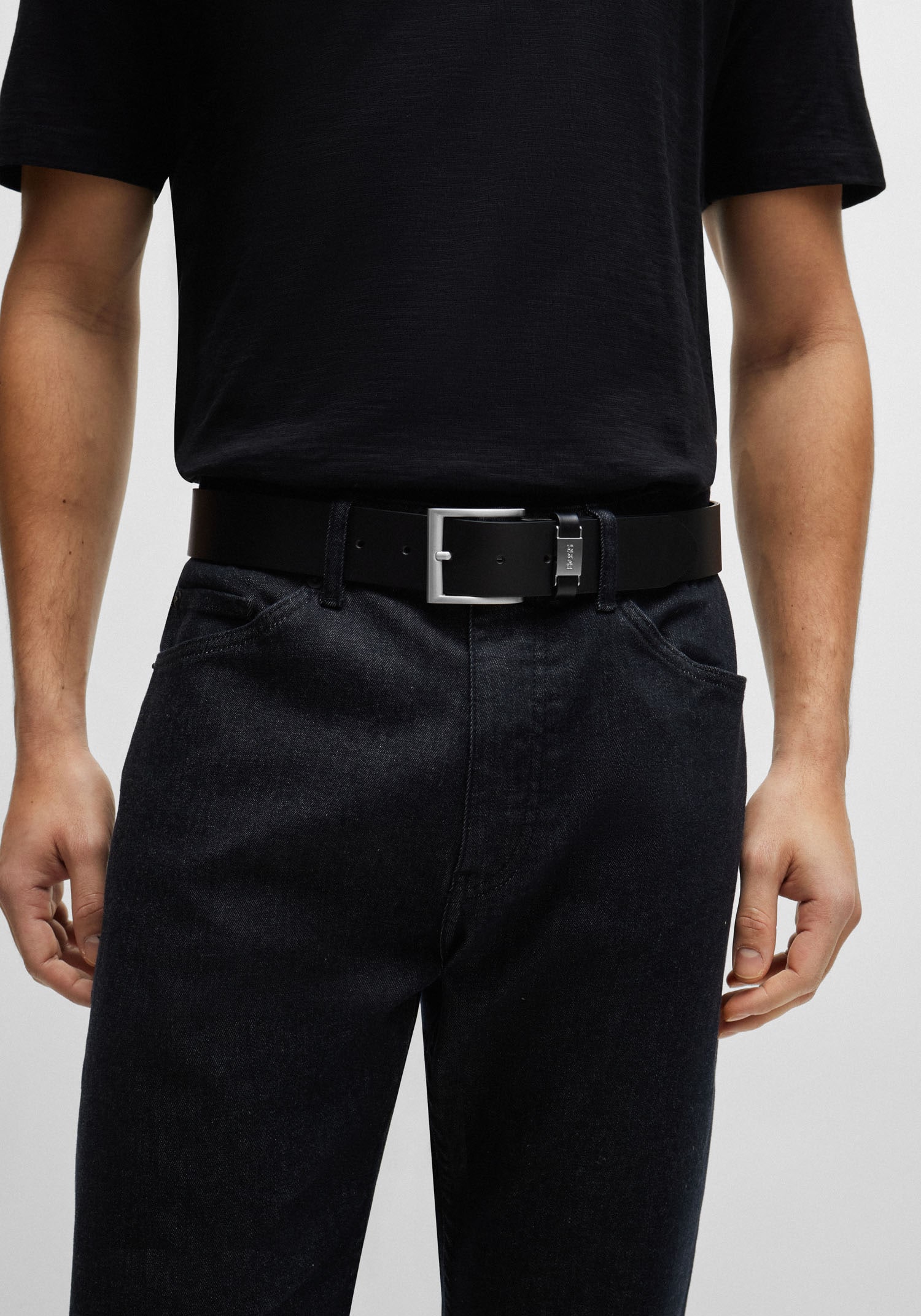 BOSS Ledergürtel »Connio« silberfarbene Schliesse & Logo-Schriftzug auf der Schlaufe