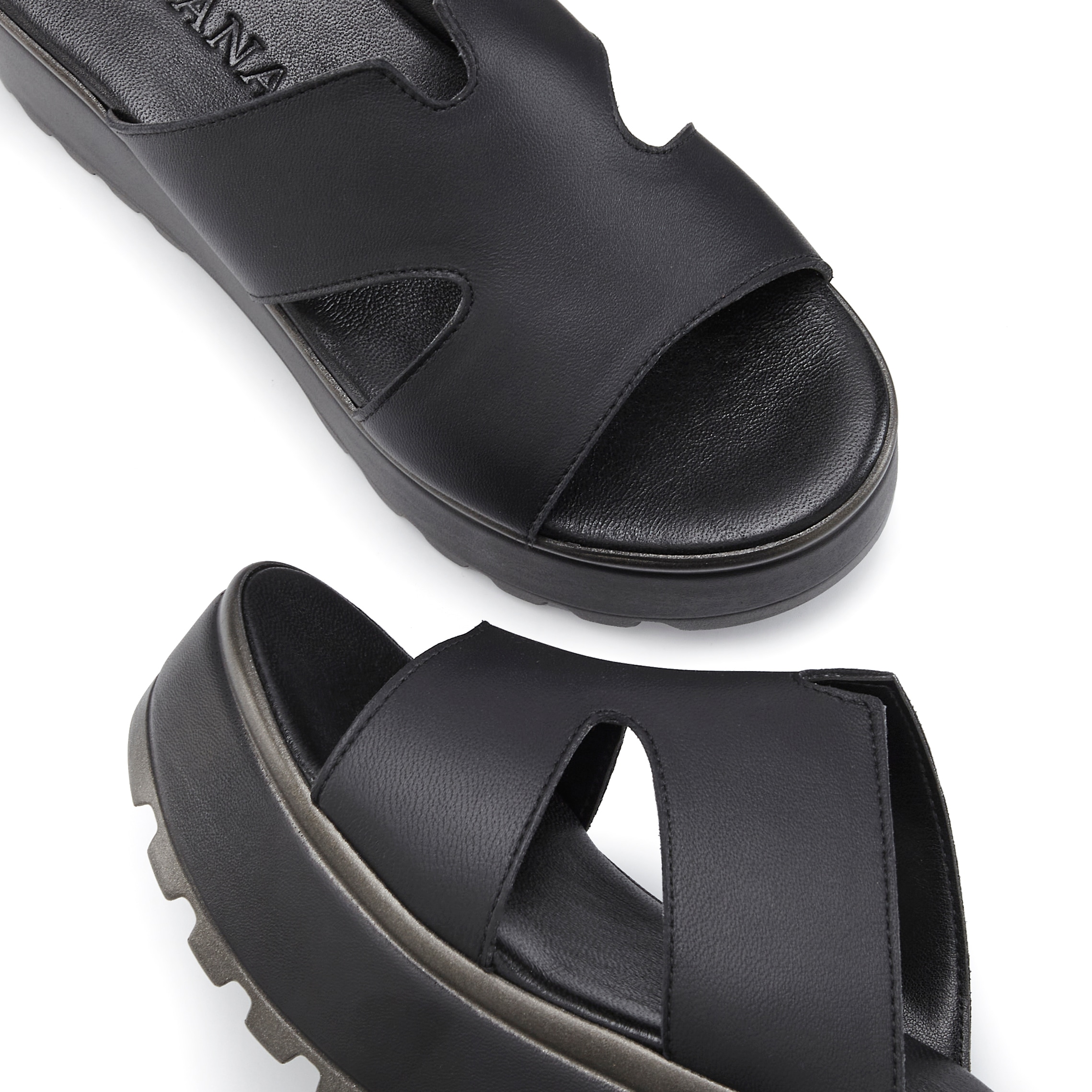 LASCANA Pantolette »Sandale, Sommerschuh, Mule, offener Schuh,«  NEU aus Leder mit Keilabsatz