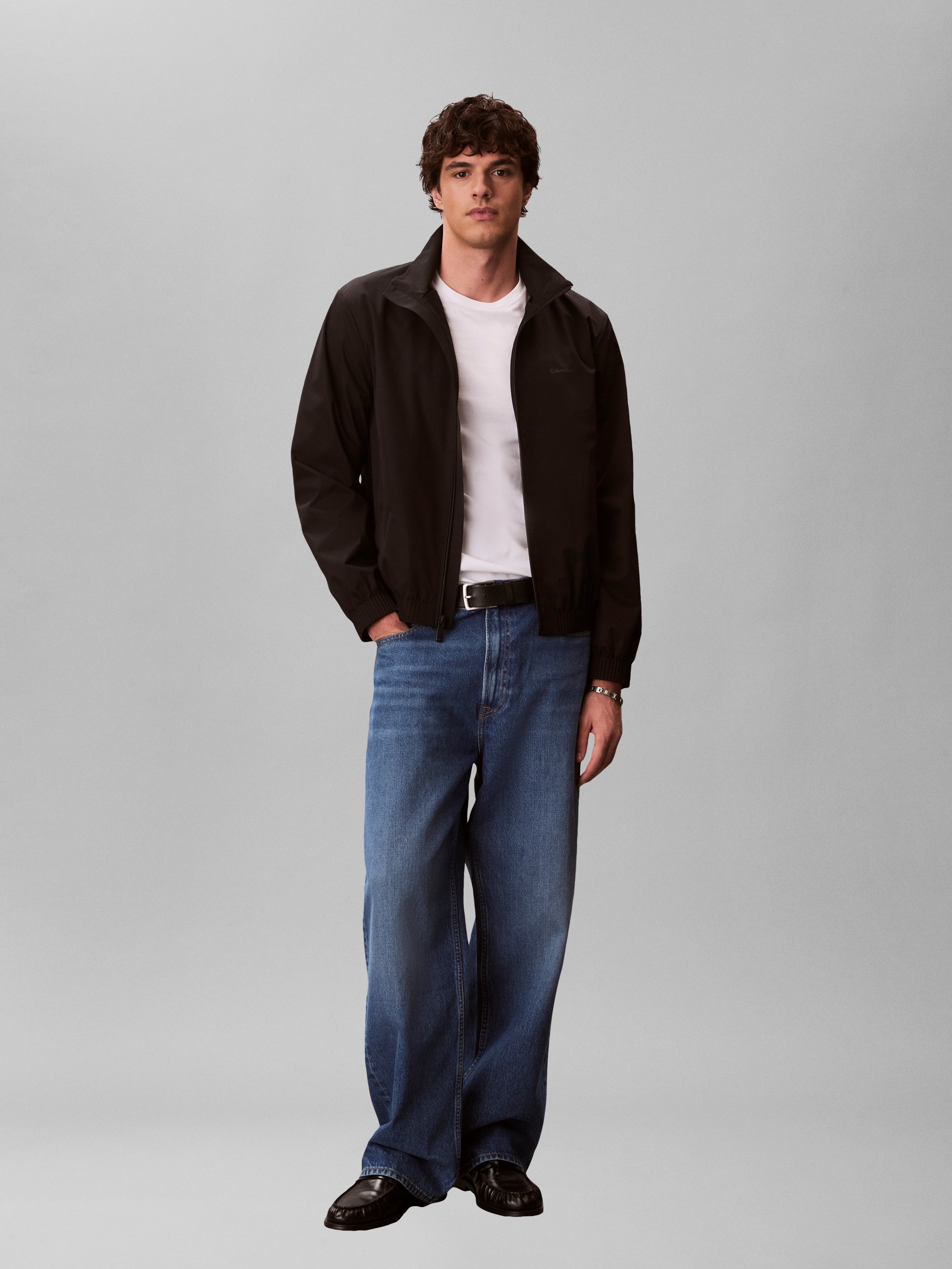 Calvin Klein Jeans Coupe-vent »LS NYLON STAND COLLAR WINDBREAKE« sans capuche coupe régulière avec col montant