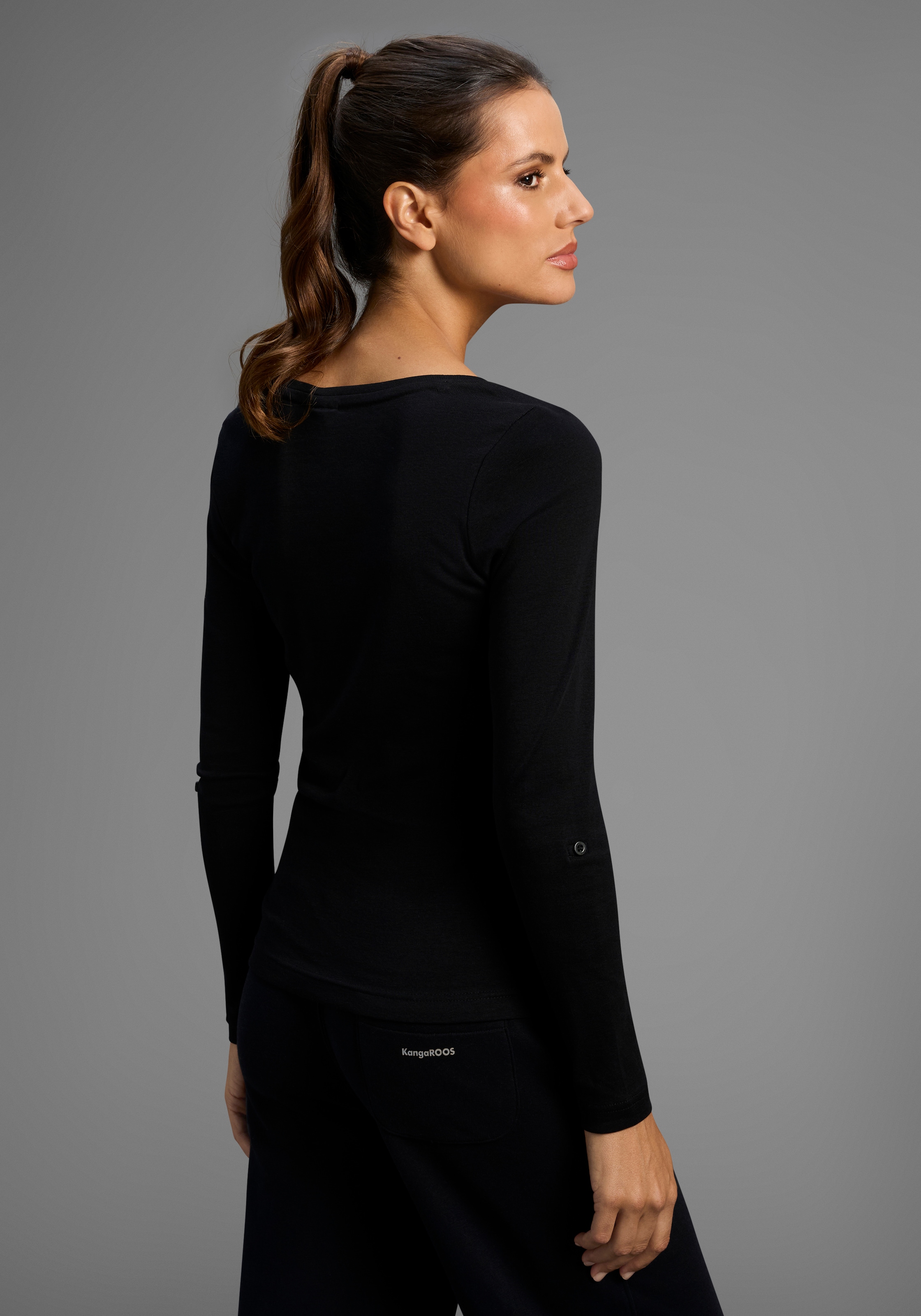 KangaROOS Langarmshirt sehr figurbetonte Passform,  aus dehnbarer Rippware