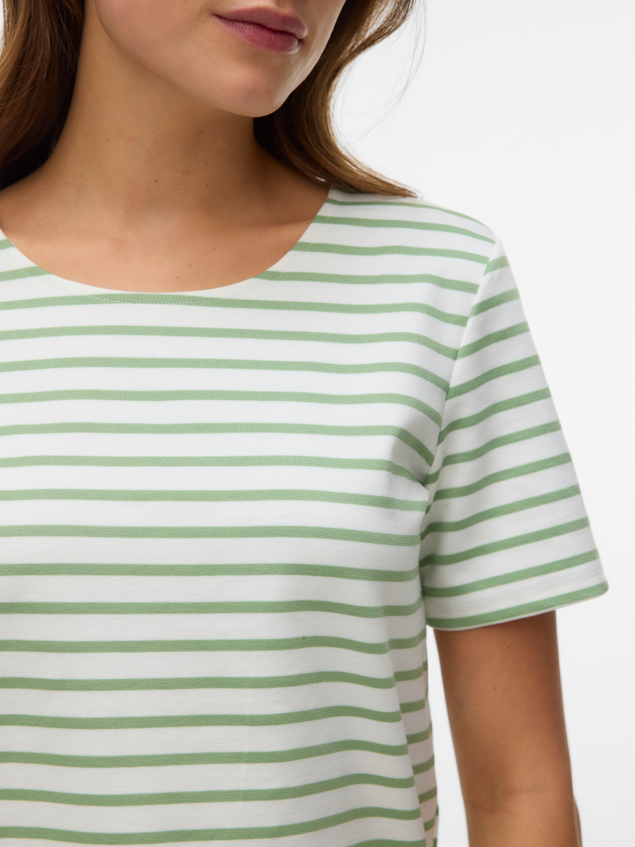 Vero Moda Rundhalsshirt »VMABBY SS ZIP TOP JRS NOOS« Materialmix, regular fit