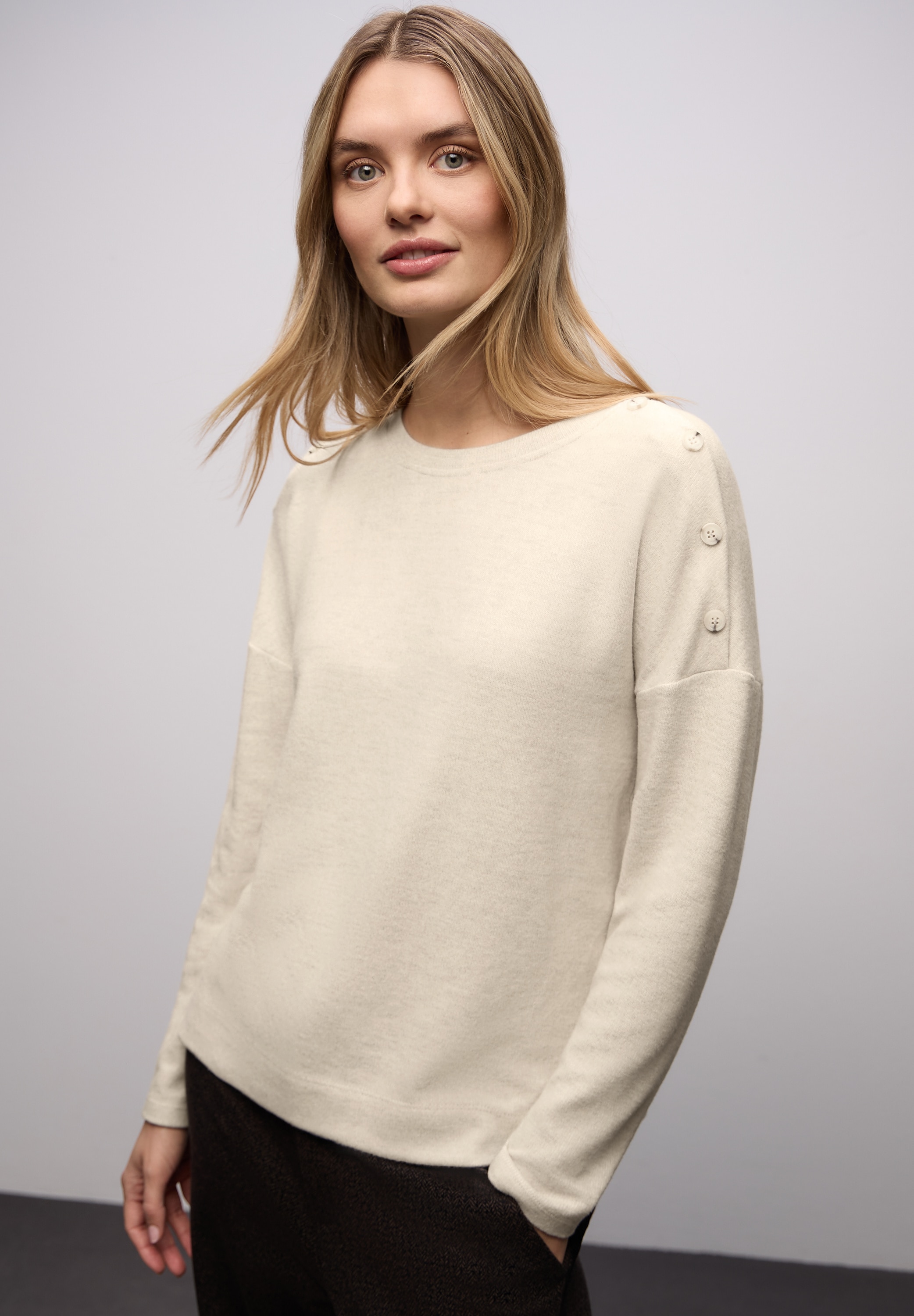 STREET ONE Strickpullover Knopfdetail an den Schultern und im Melange-Look