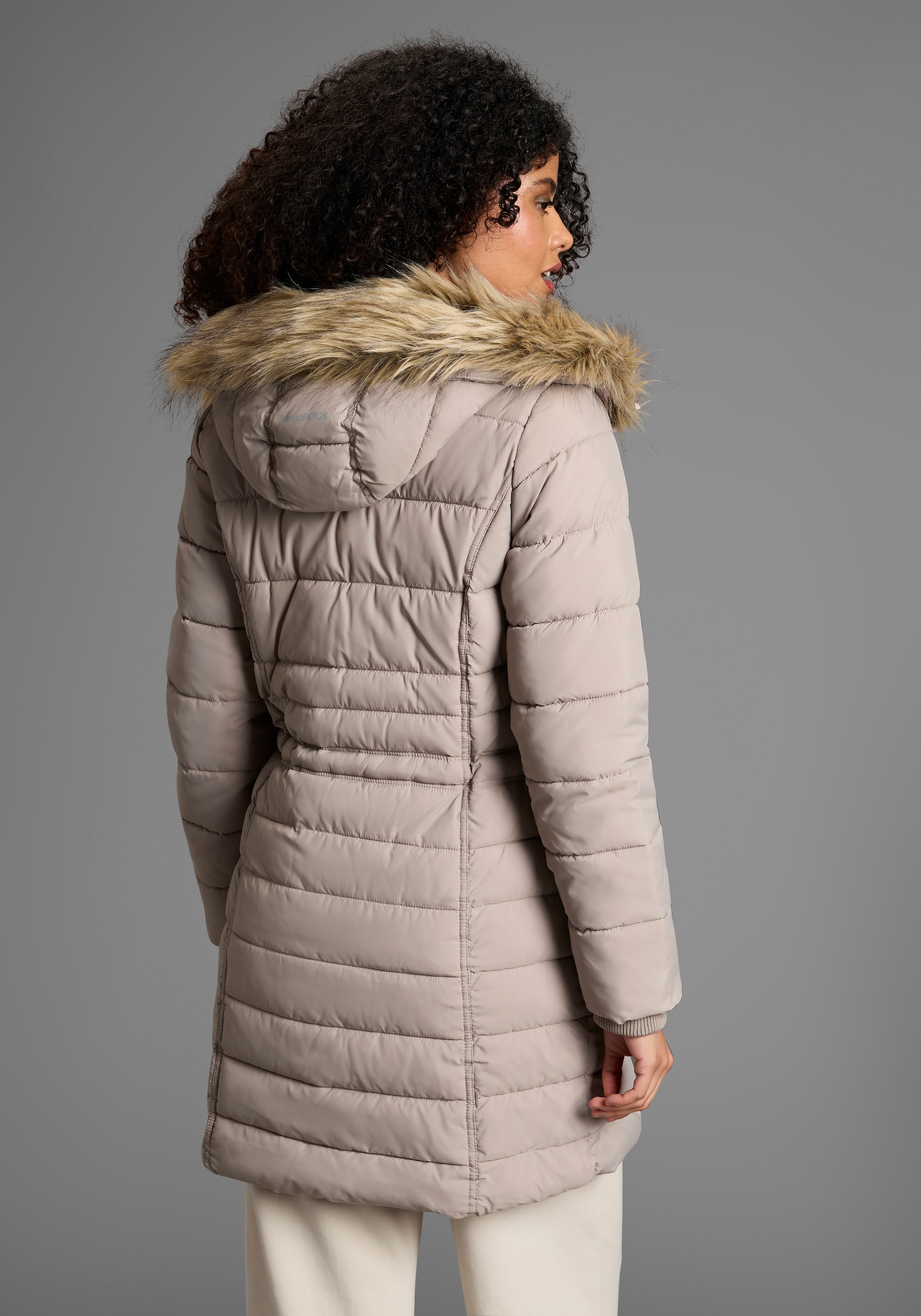 KangaROOS Steppjacke mit Kapuze figurbetonter Schnitt,  mit Reissverschlusstaschen