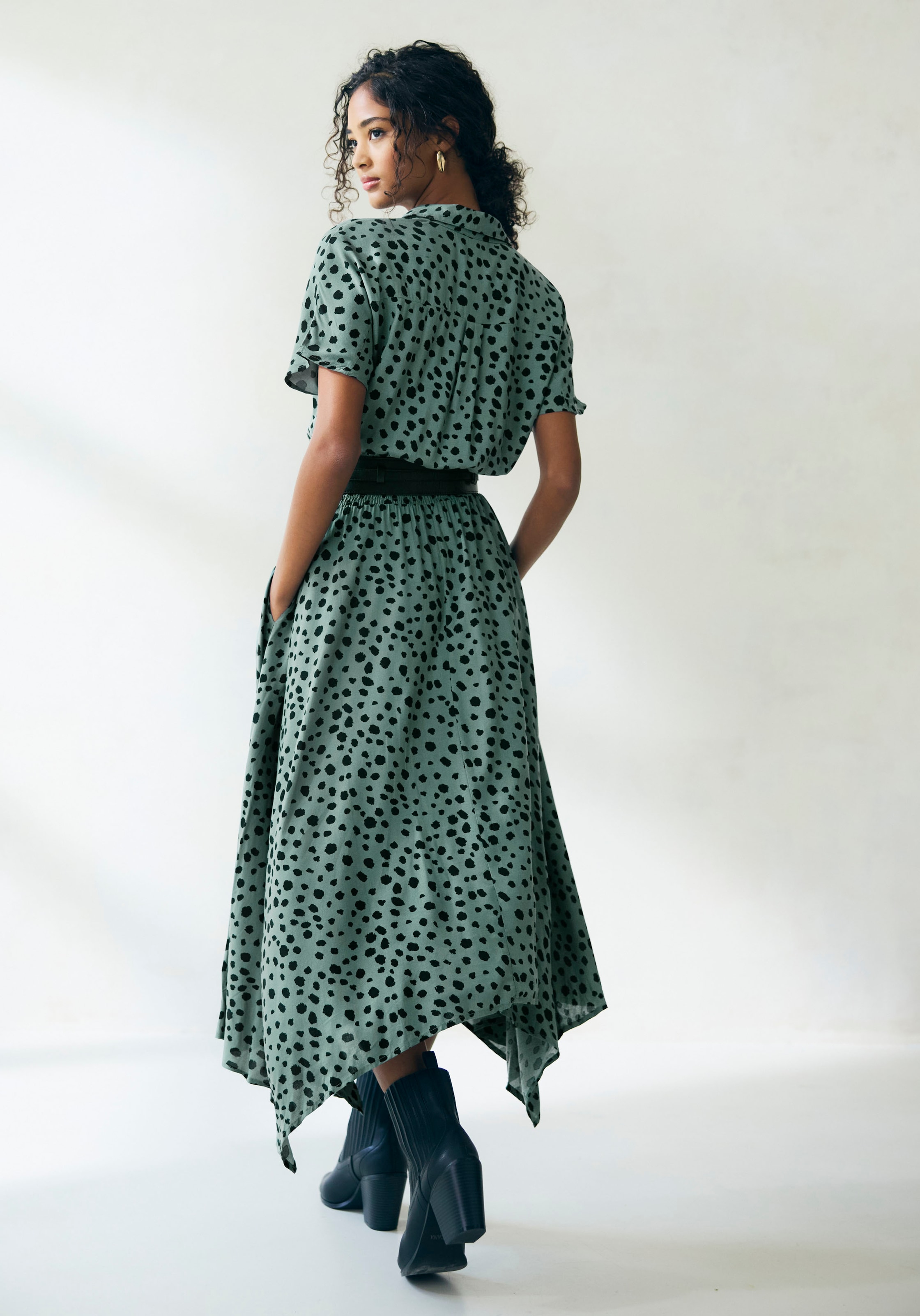 LASCANA Robe imprimée mit Punktedruck und asymmetrischem Saum, Hemdblusenkleid, Midikleid