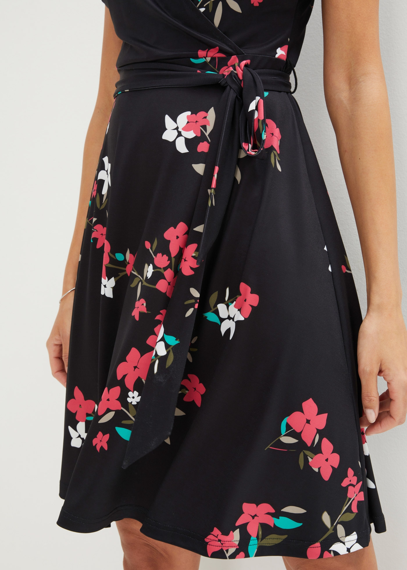 bonprix Robe en jersey für festliche Anlässe, Kurzarm, figurumspielende Passform