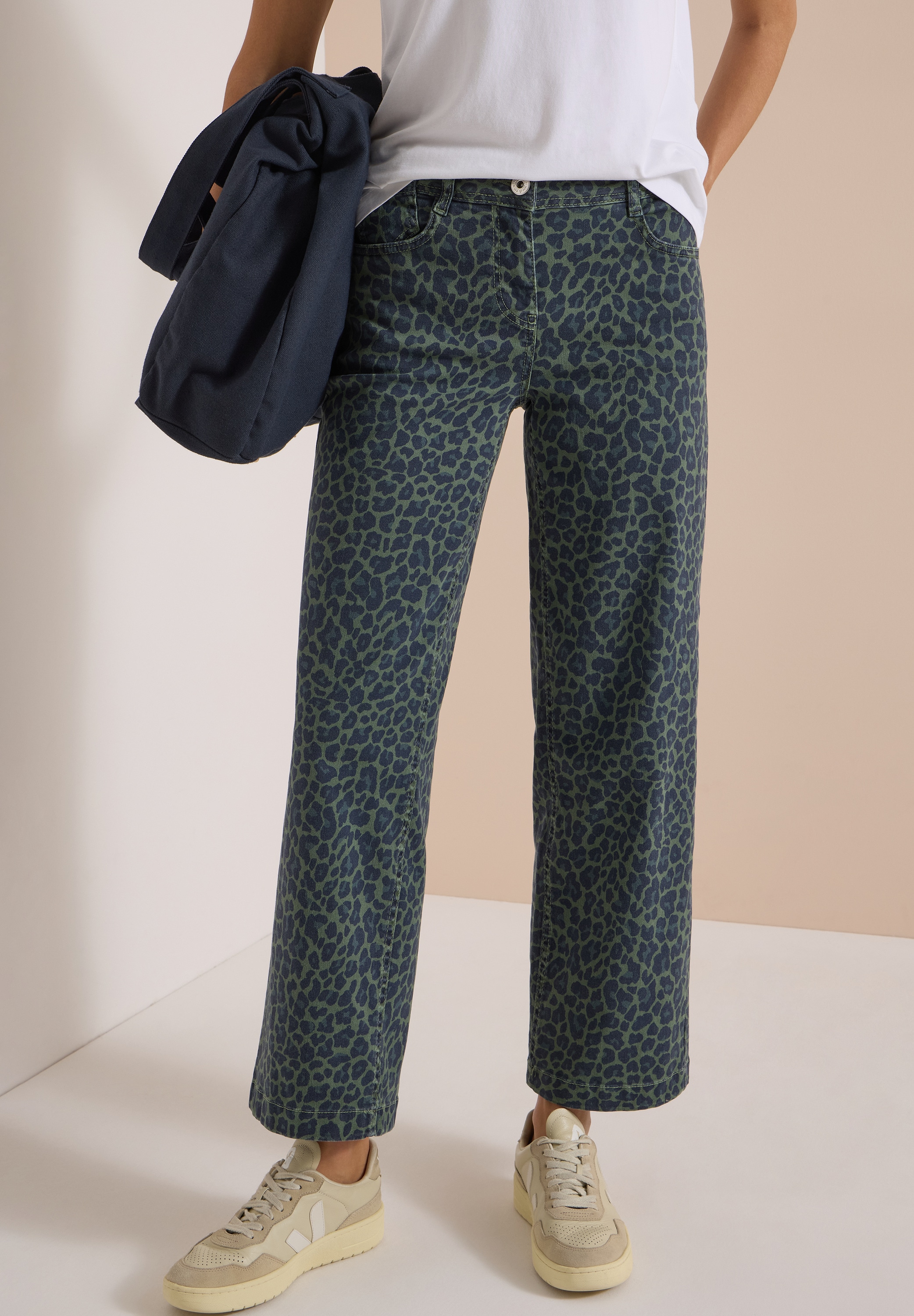 Cecil Jeans loose fit »Style Neele« avec motif léopard / stretch