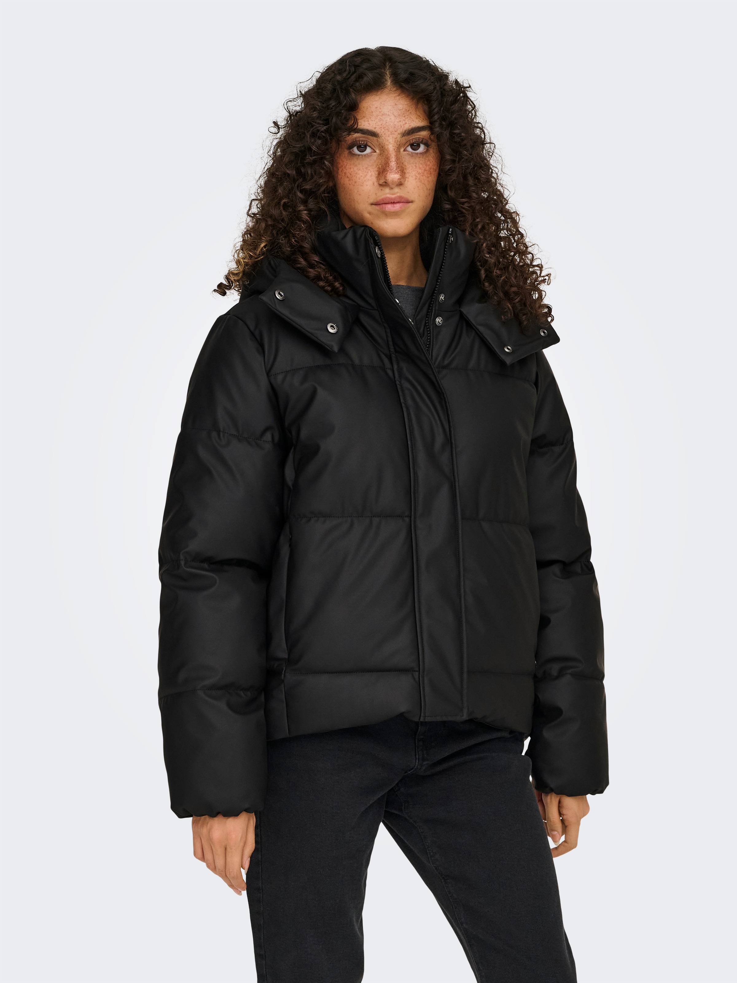 ONLY Veste matelassée »ONLAGNES COATED PUFFER JACKET OTW« mit Kapuze