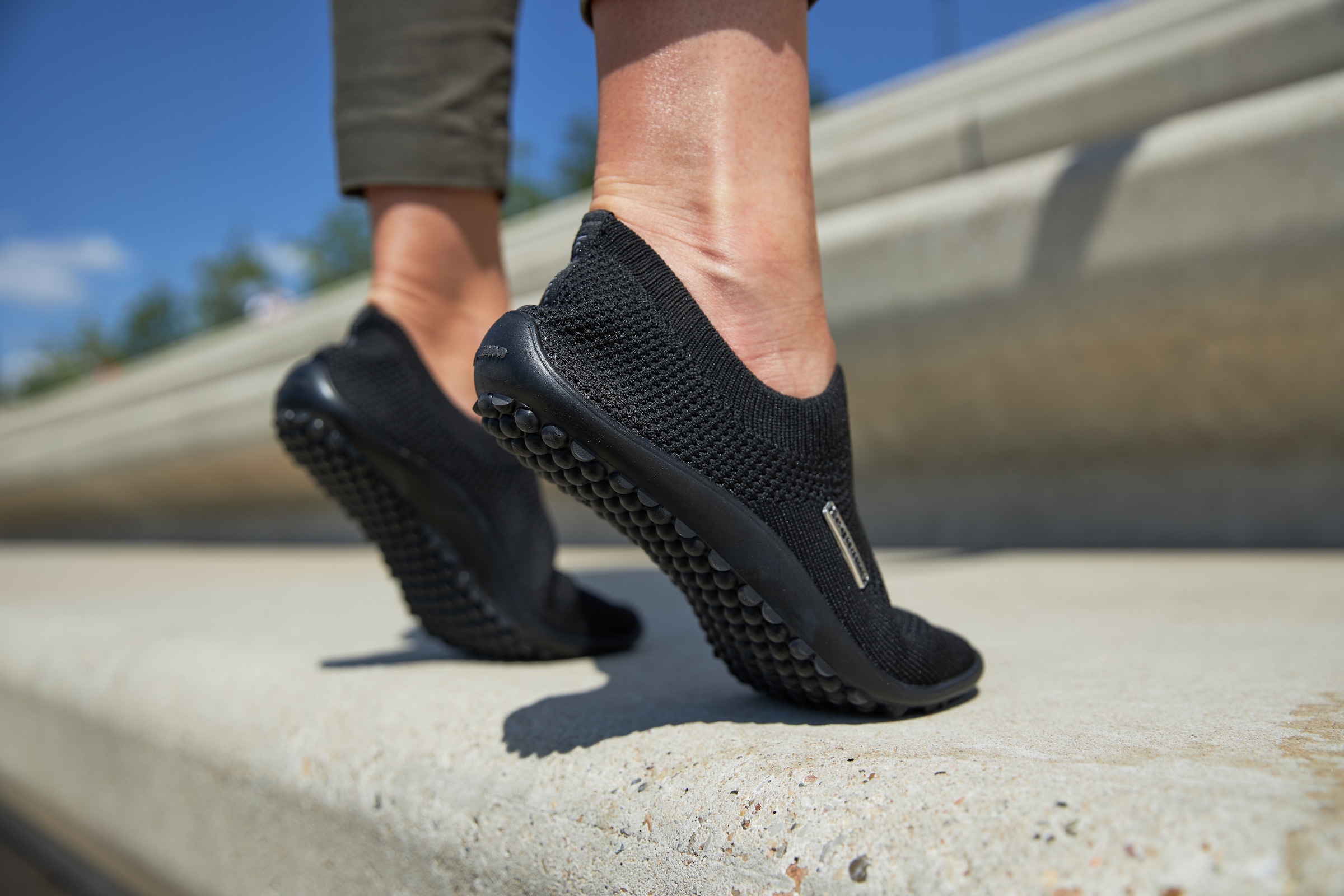 Leguano Barfussschuh »SCIO«  Slipper, Freizeitschuh, Bequemschuh mit seitlichem Logo-Emblem