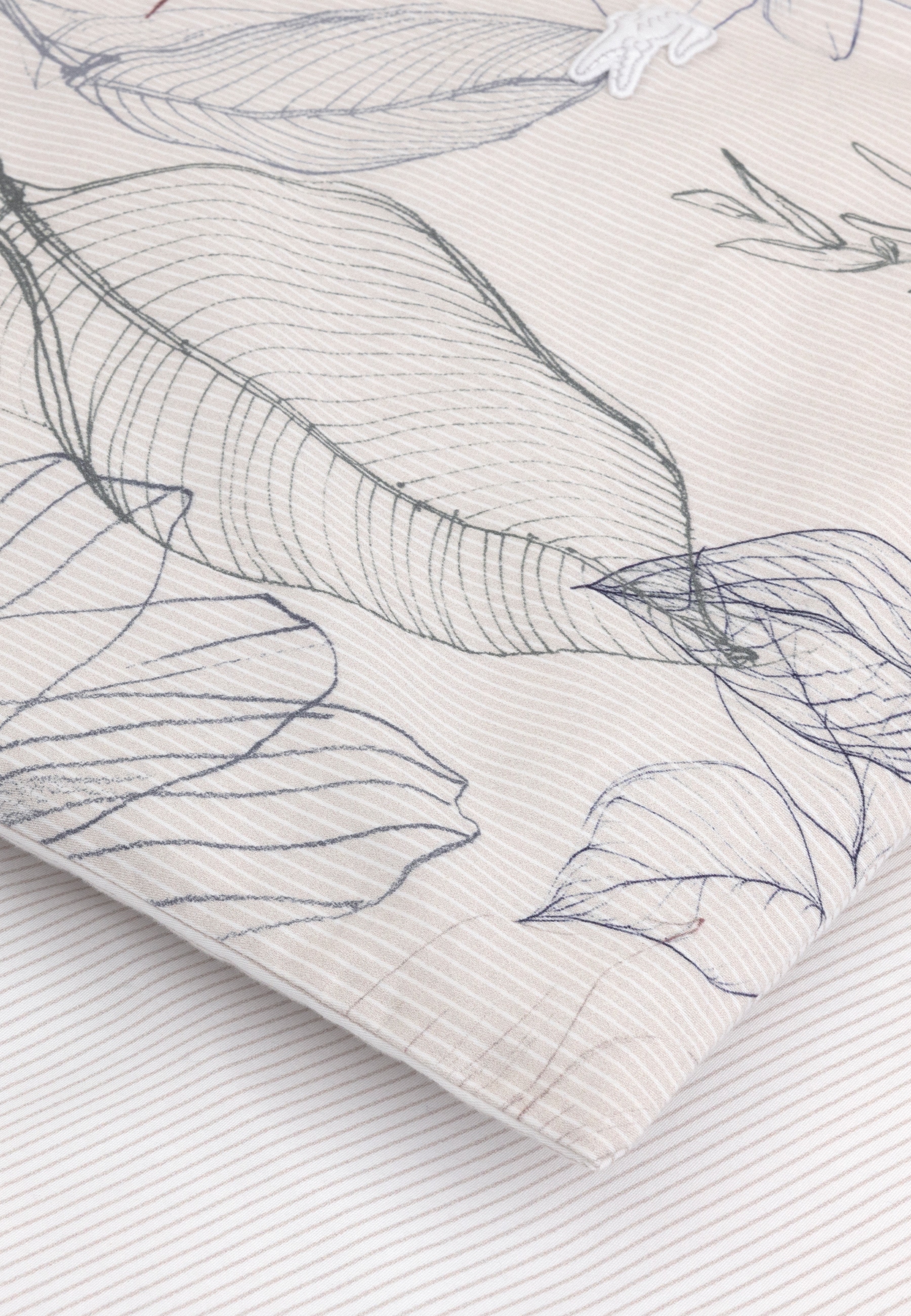 Lacoste Wendebettwäsche »LSKETCH« 2 tlg. ab Grösse 135x200 cm, PREMIUM, 100% Baumwolle, Blumen, Wende: Streifen