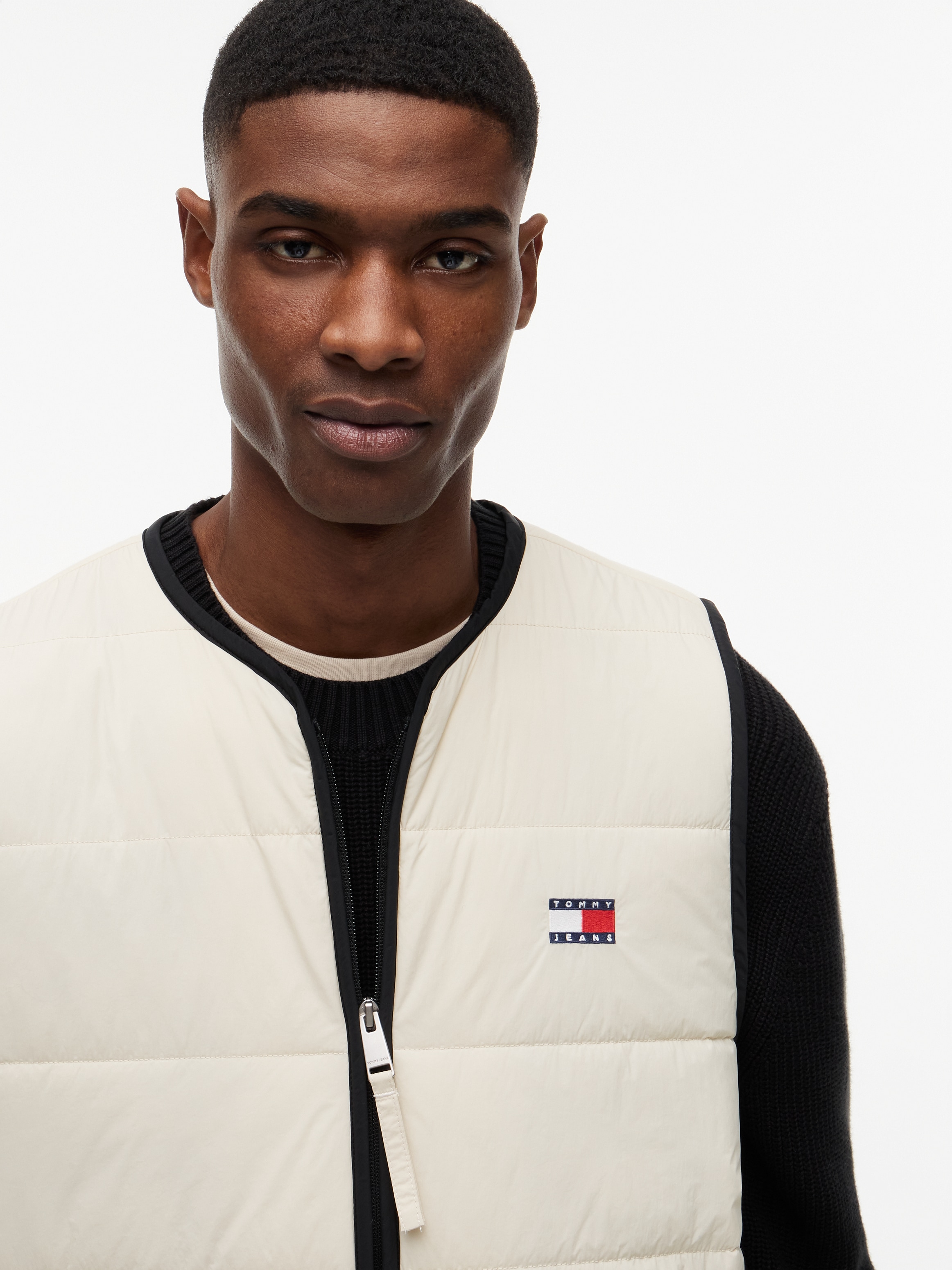 Tommy Jeans Gilet matelassé »TJM HERITAGE FLAG QUILTED« Underliner Regular fit avec col rond