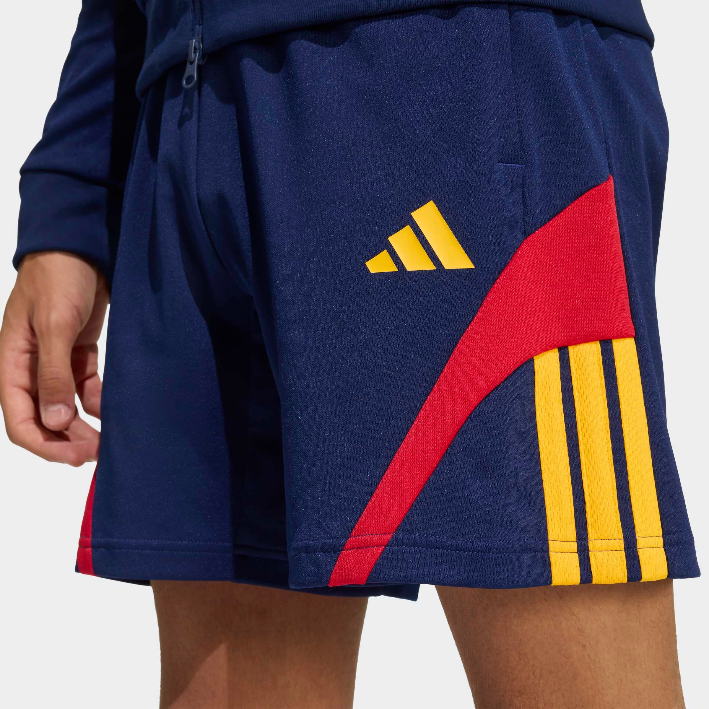 adidas Sportswear Shorts »M TIRO NP SHO«  sportlicher Stil, aus Baumwolle, mit Kordelverschluss, normale Weite
