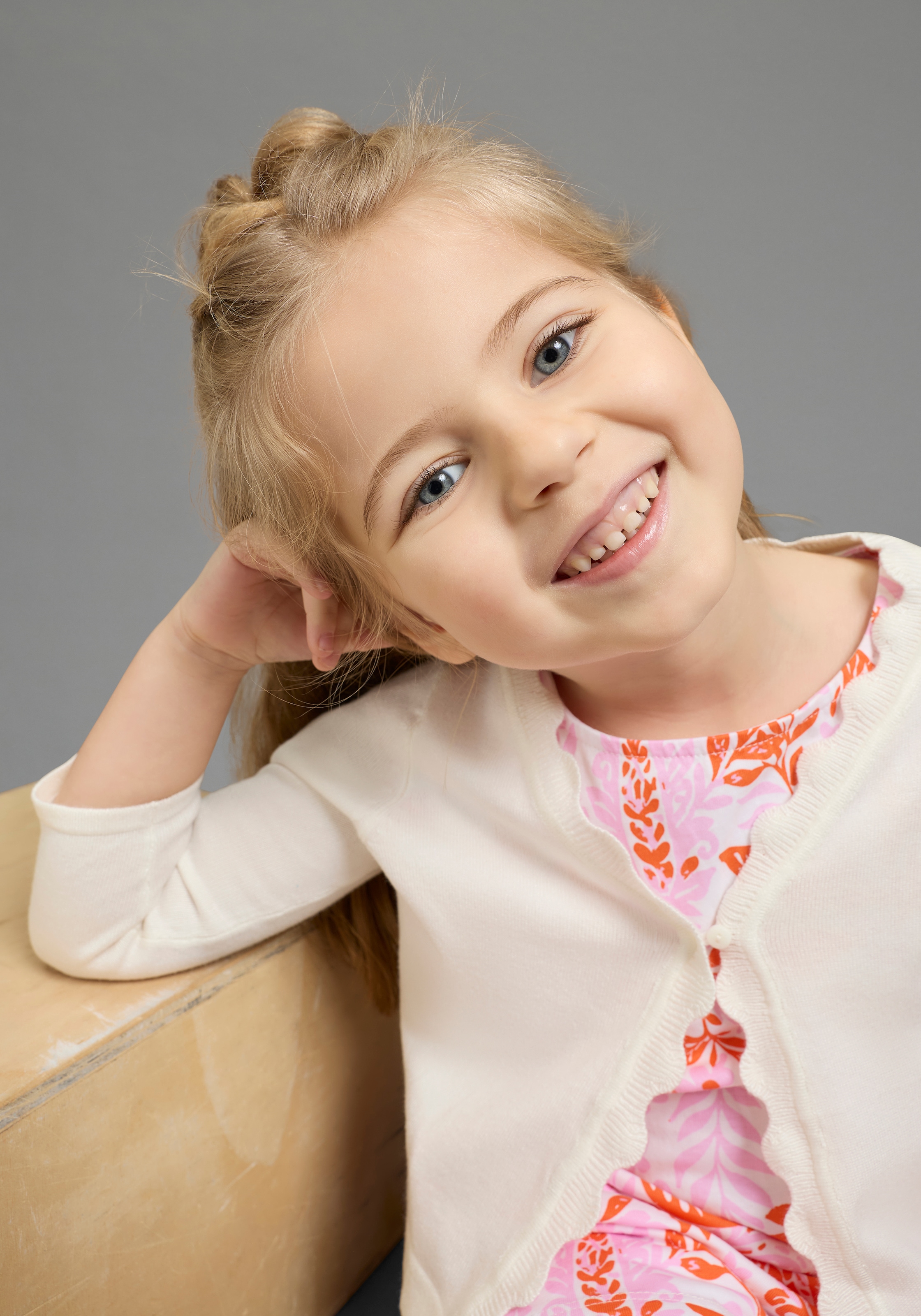 KIDSWORLD Veste en tricot »Strickjacke mit schöner Wellenkante« 1-Knopf-Form, Langarm, aus Feinstrick