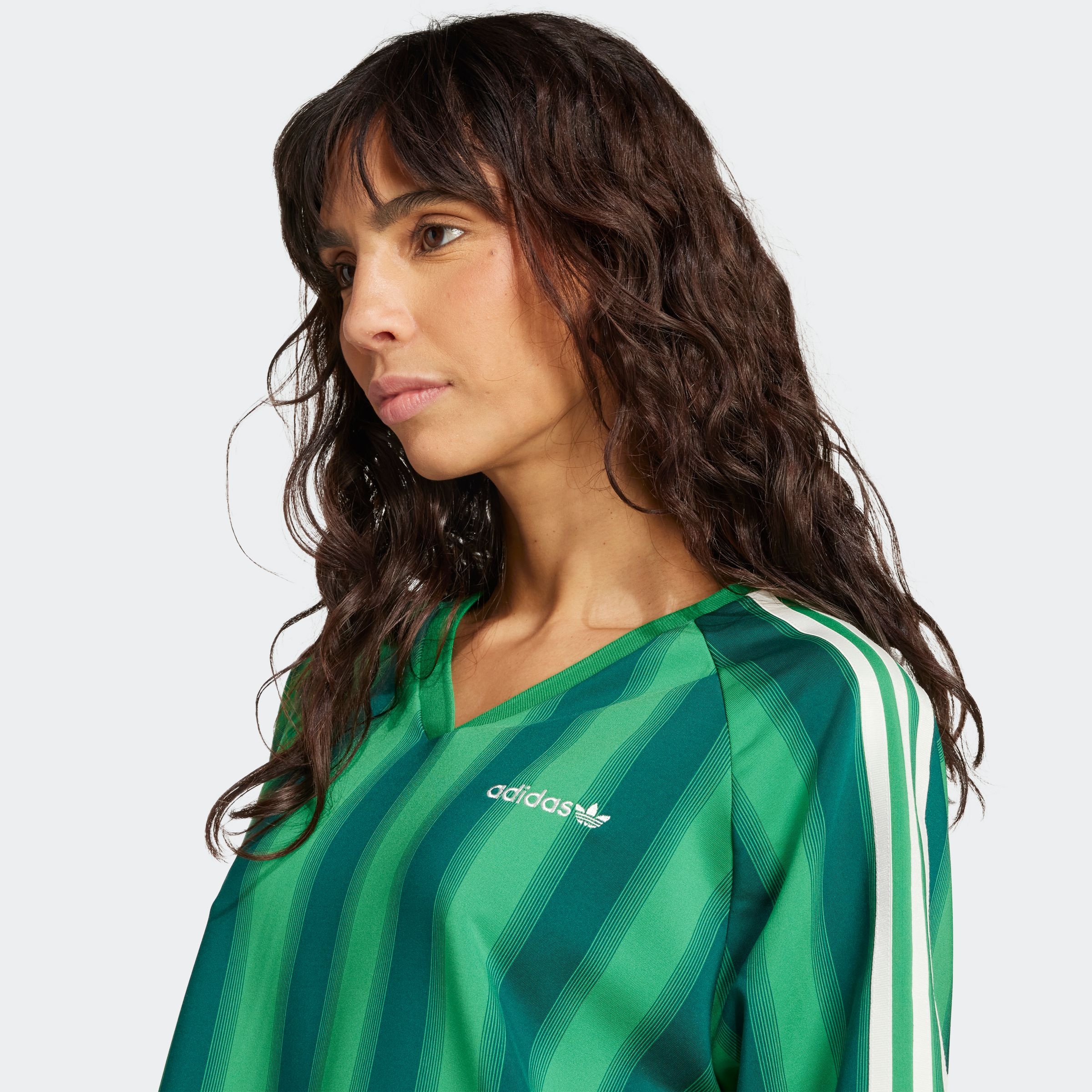 adidas Originals T-Shirt »LINEAR TEE« sportlicher Stil, lockere Passform, aus Polyester und Elasthan