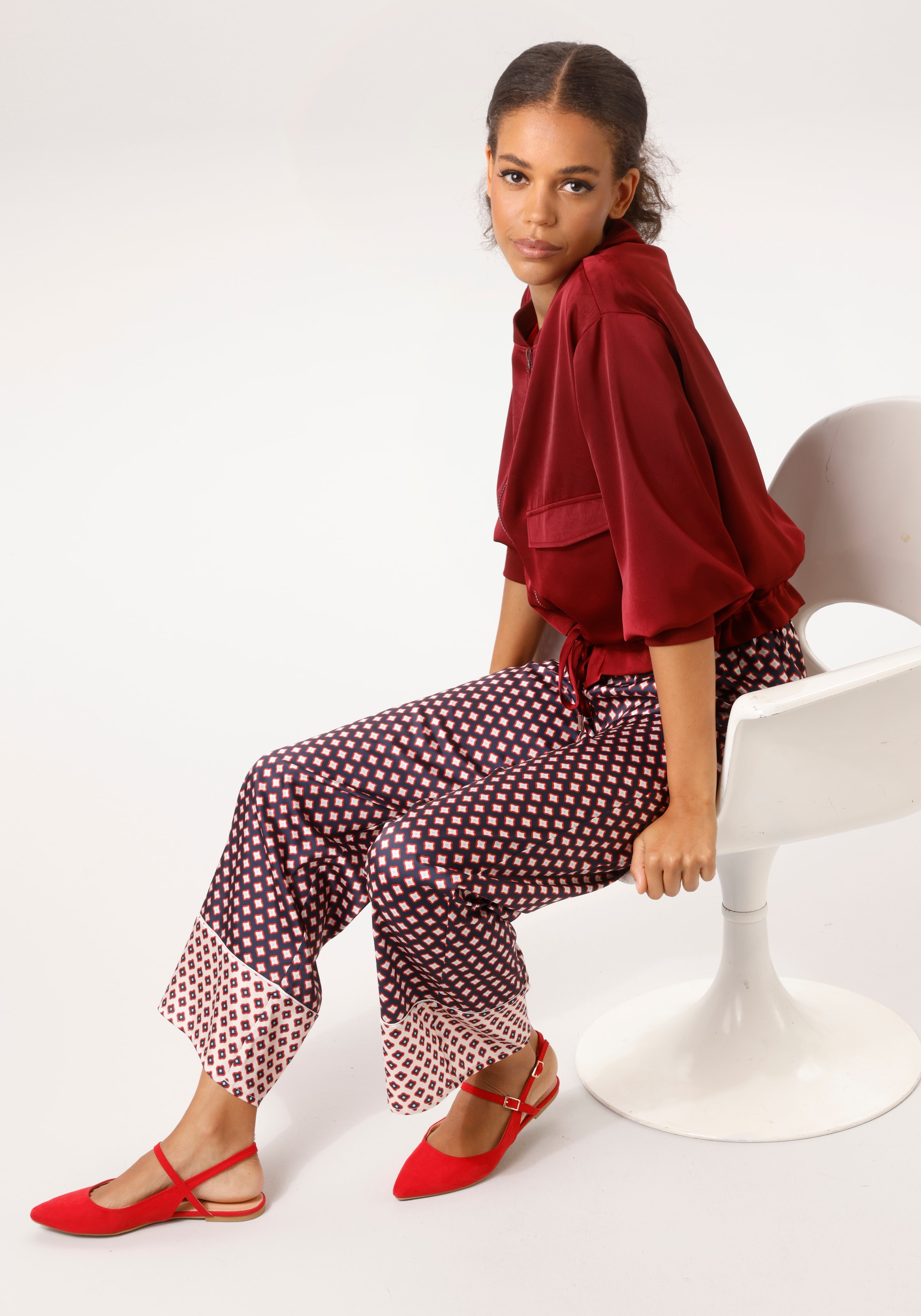 Aniston CASUAL Blouson mit Tunnelzug im Saum