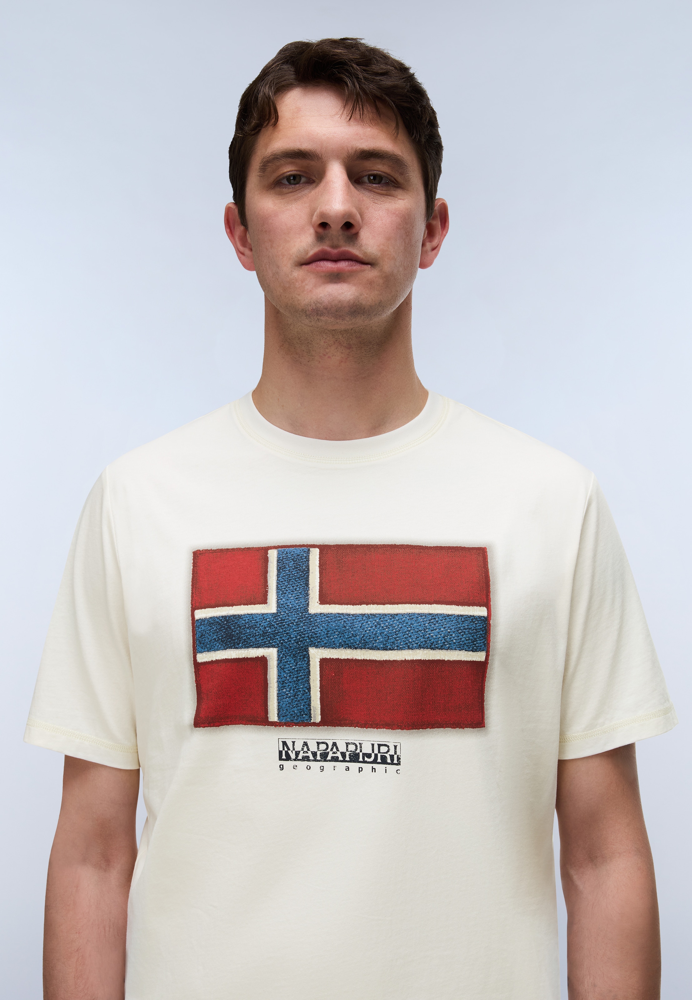 Napapijri T-shirt »S-FLAG TIKI SS BLACK BEAUTY« avec encolure ronde, en coton, coupe T-shirt, longueur normale