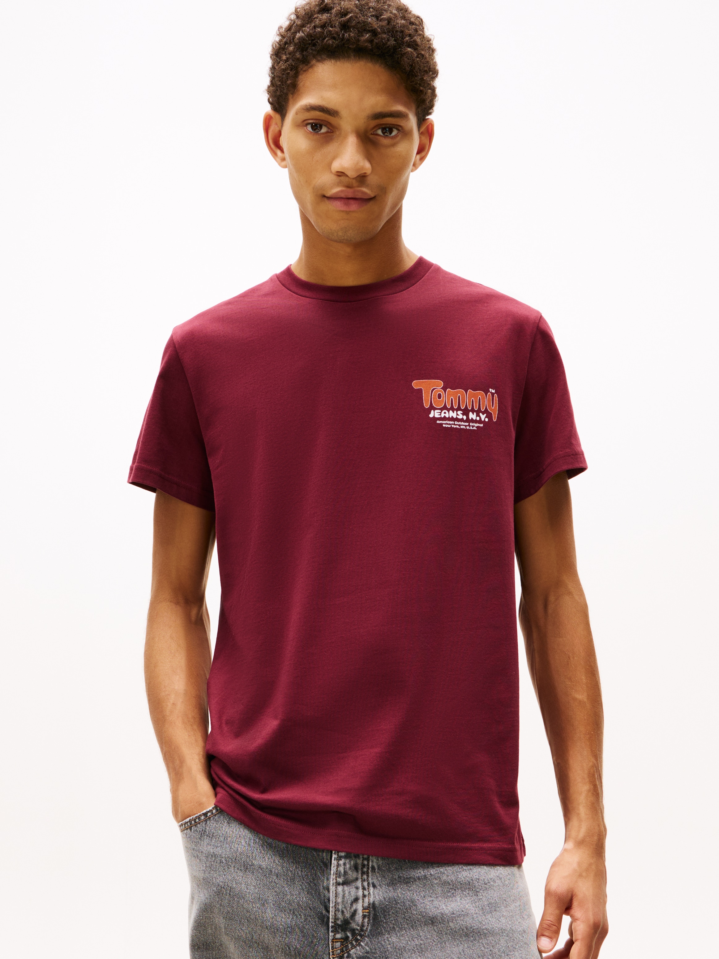 Tommy Jeans T-Shirt »FONT PLAY TEE« Slim fit mit Rundhalsausschnitt