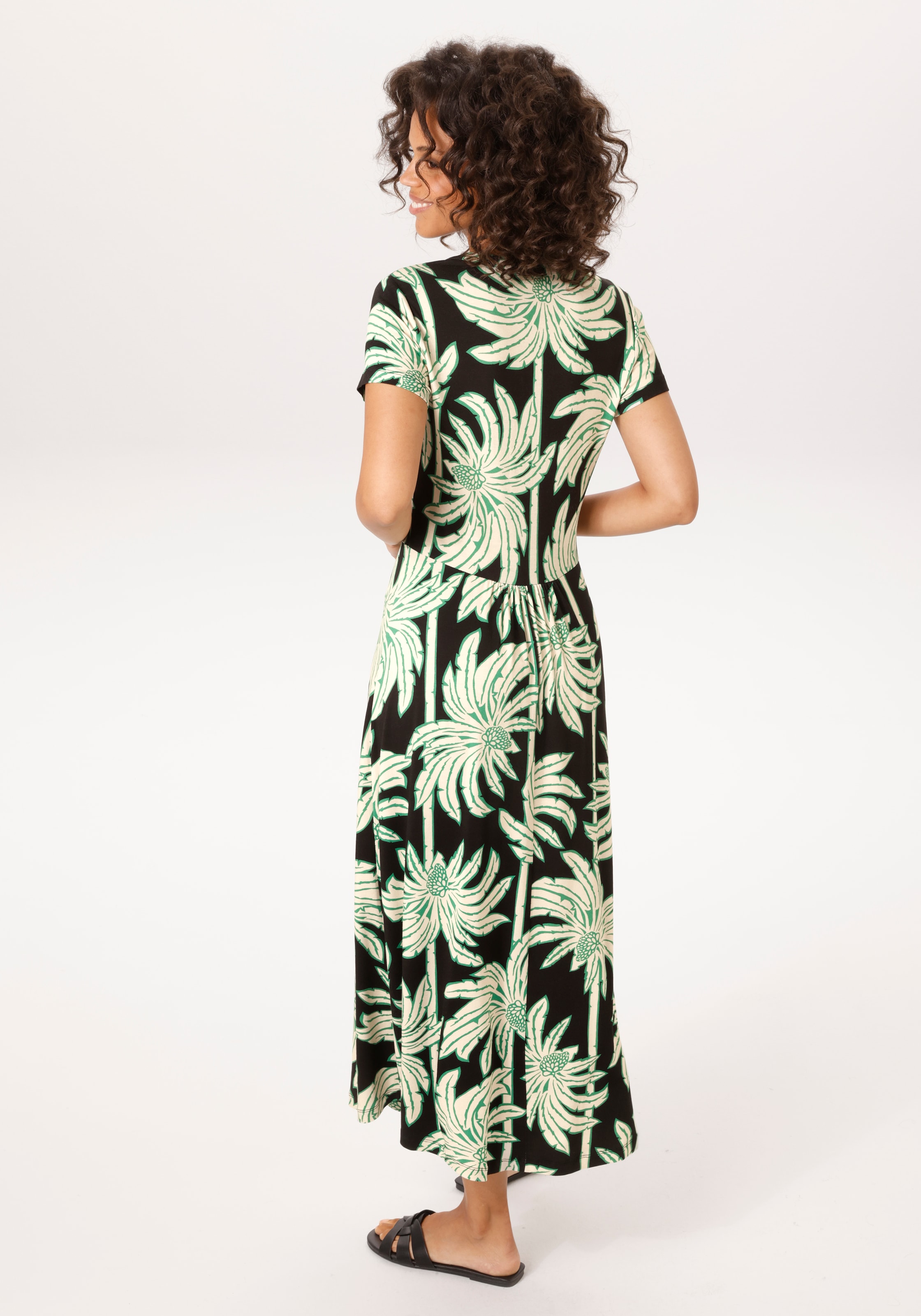 Aniston CASUAL Sommerkleid mit grossflächigen, grafischen Palmen bedruckt - NEUE KOLLEKTION