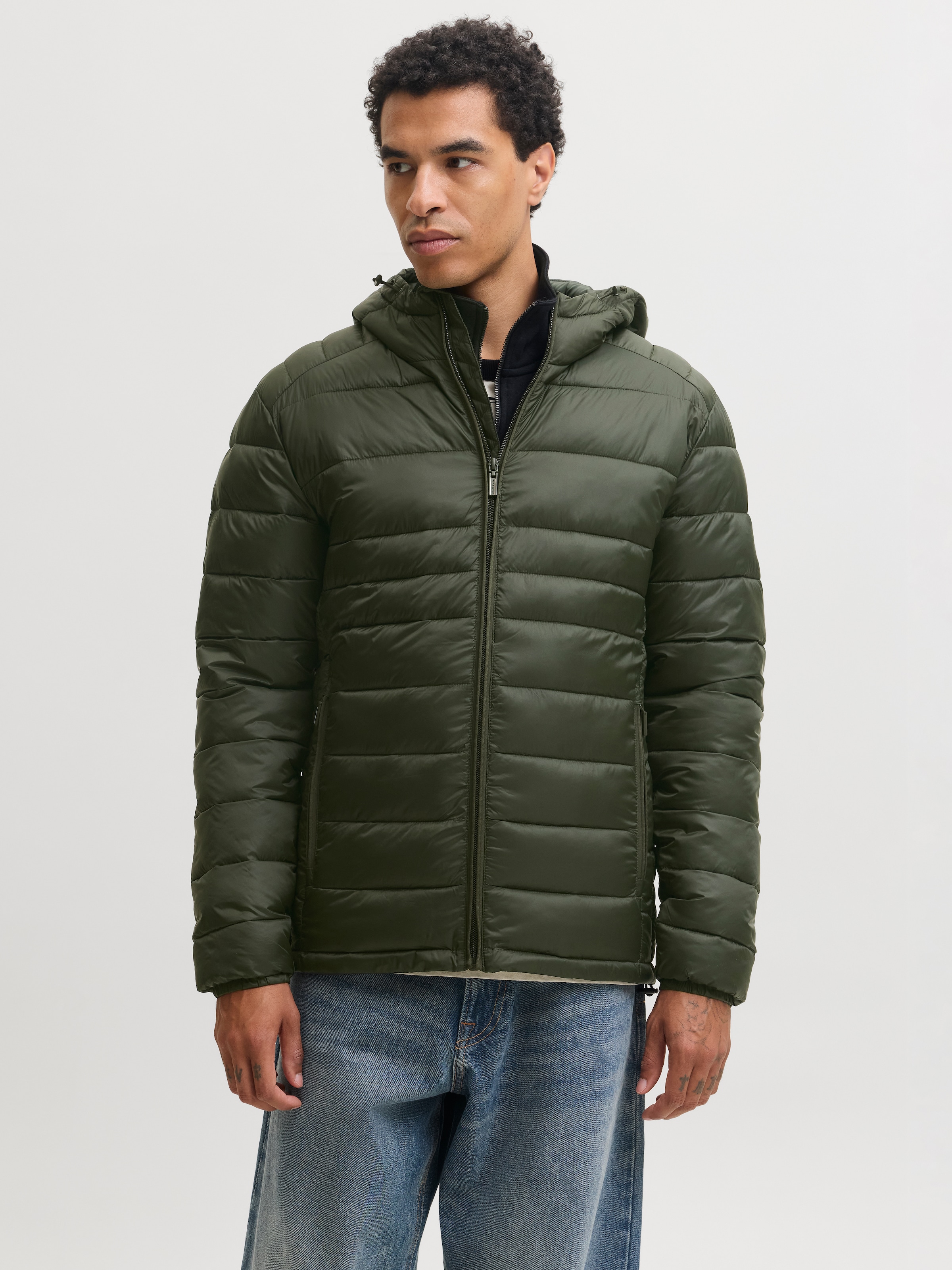 Jack & Jones Veste matelassée »JJEKINGSLEY LIGHT PUFFER HOOD NOOS« avec capuche Fibre synthétique, avec capuche