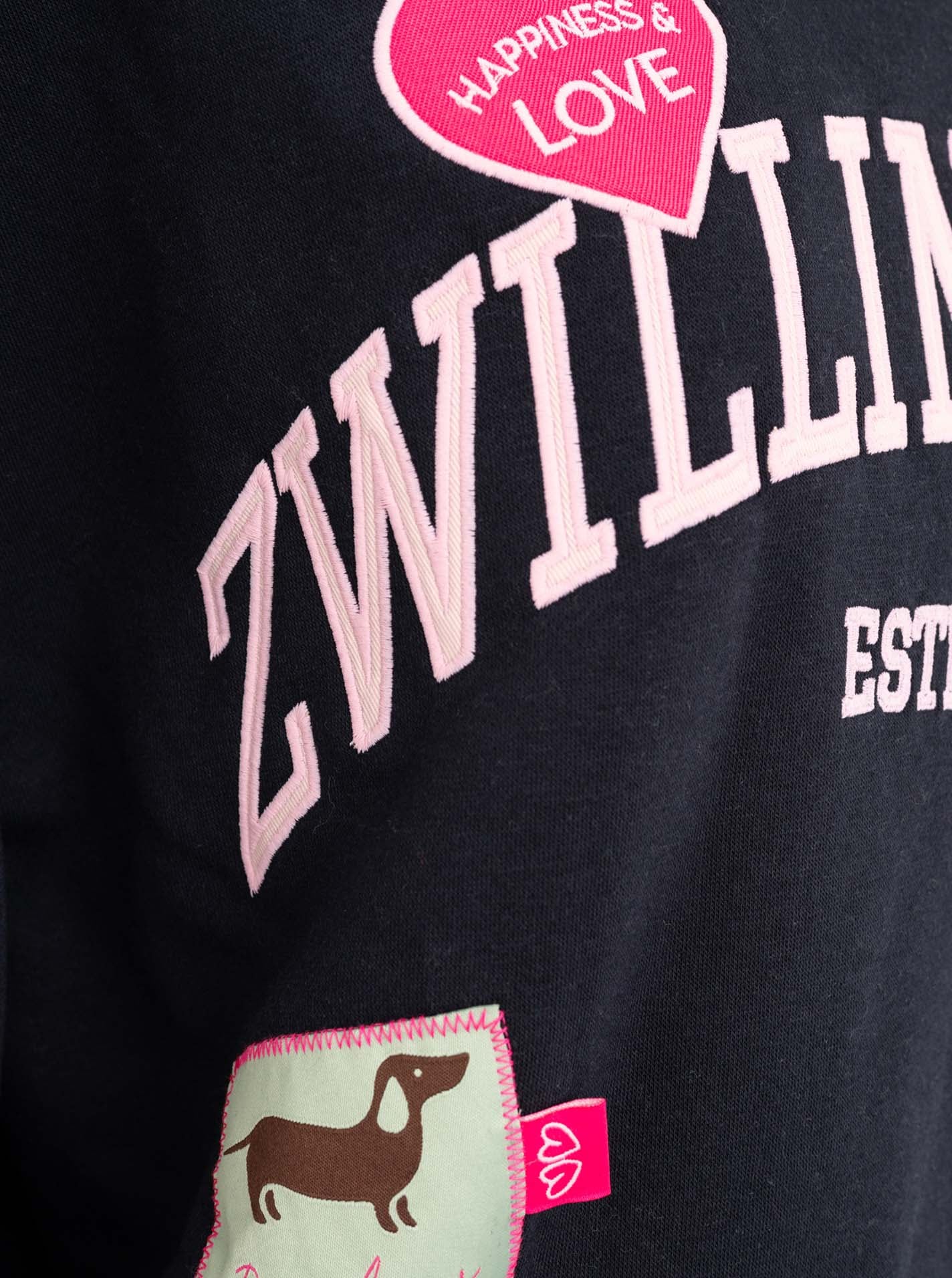 Zwillingsherz Hoodie »"Zwillingsherz Patches"«, coupe oversize, capuche, grand lettrage et patches, poche kangourou

