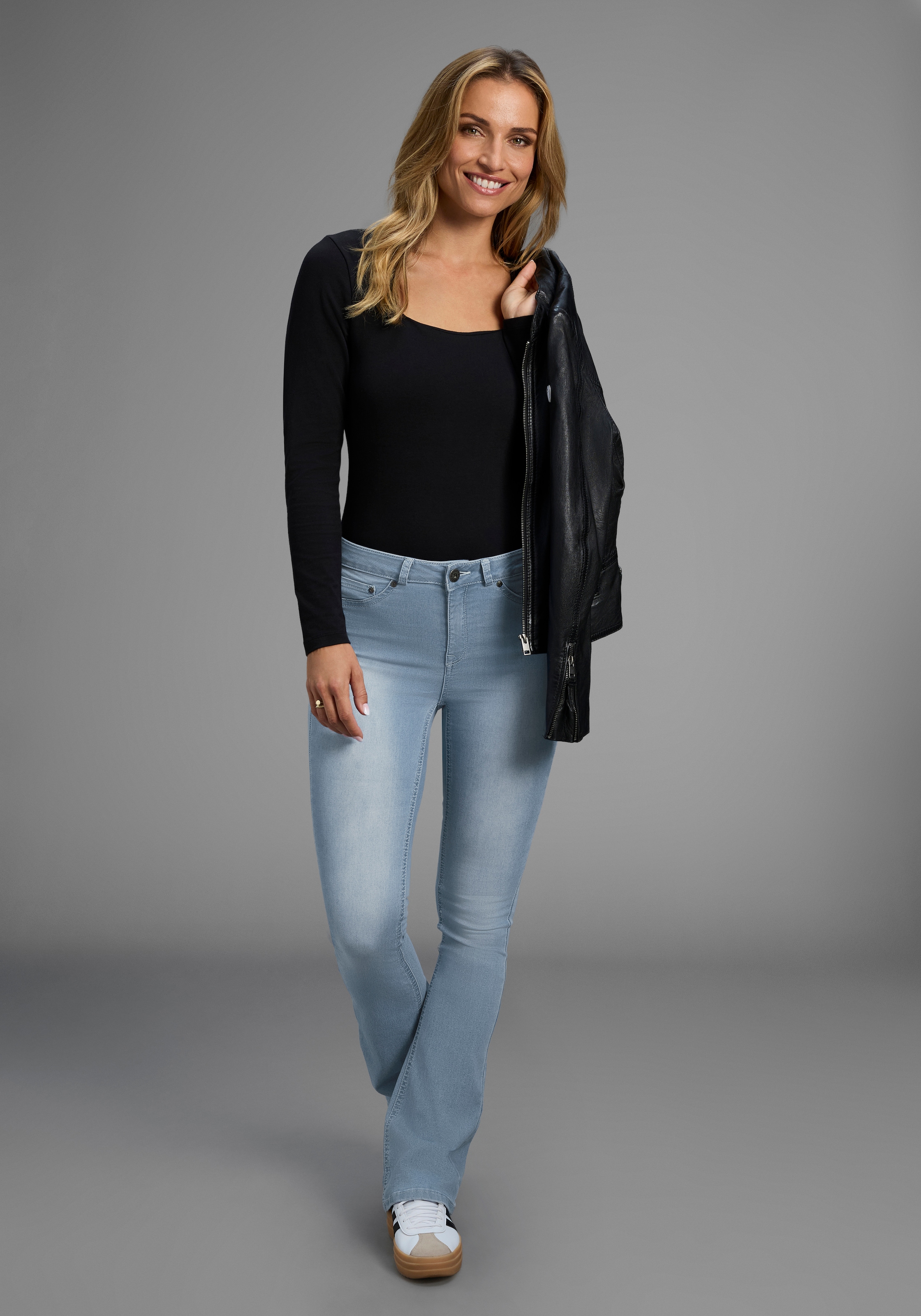 Arizona Jeans bootcut »Ultra Stretch« ausgestellte Beinform,  Used-Waschung,  hohe Leibhöhe