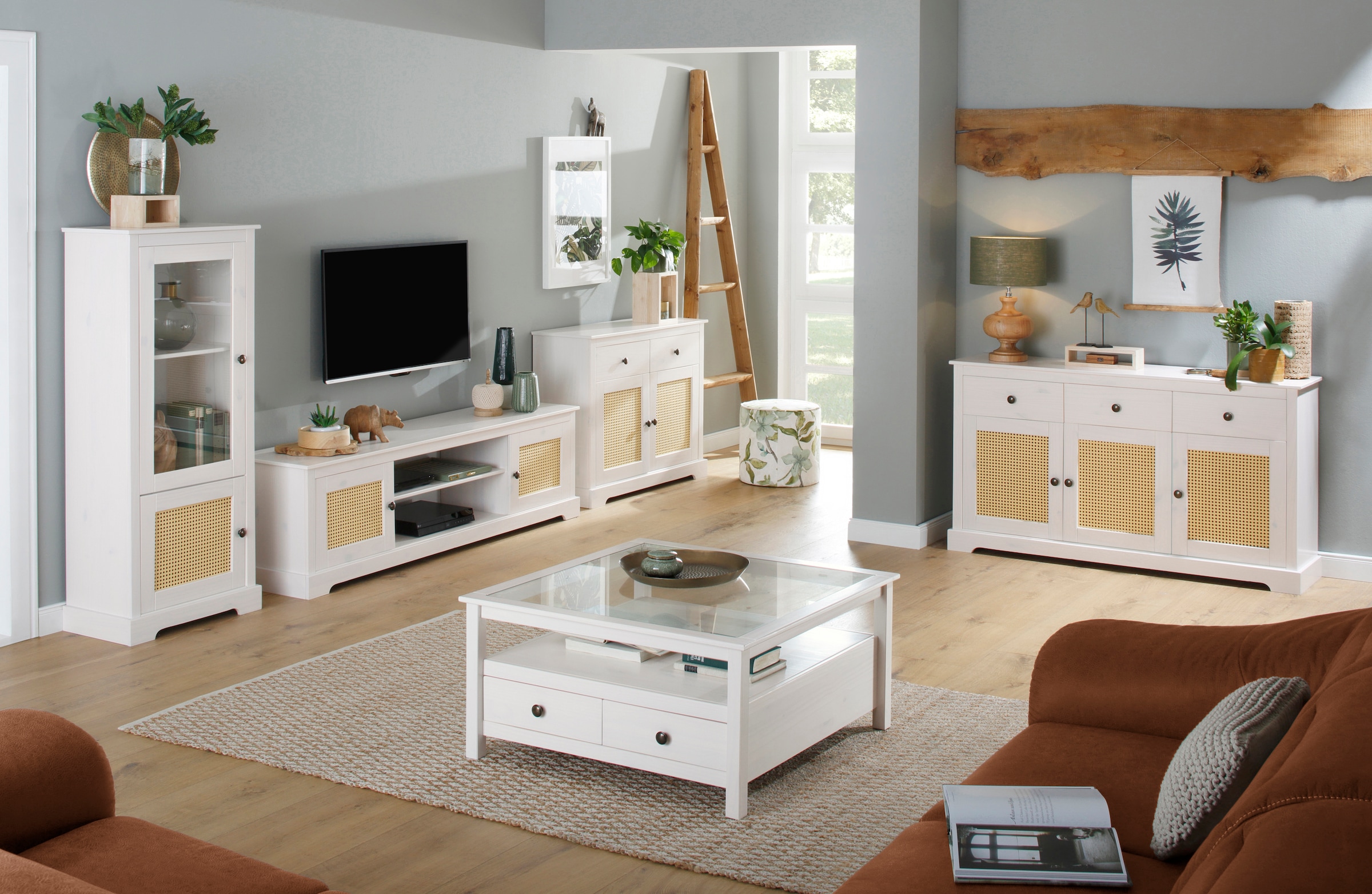 Home affaire Vitrine »Linda« aus massivem Kiefernholz, mit schönen Metallgriffen